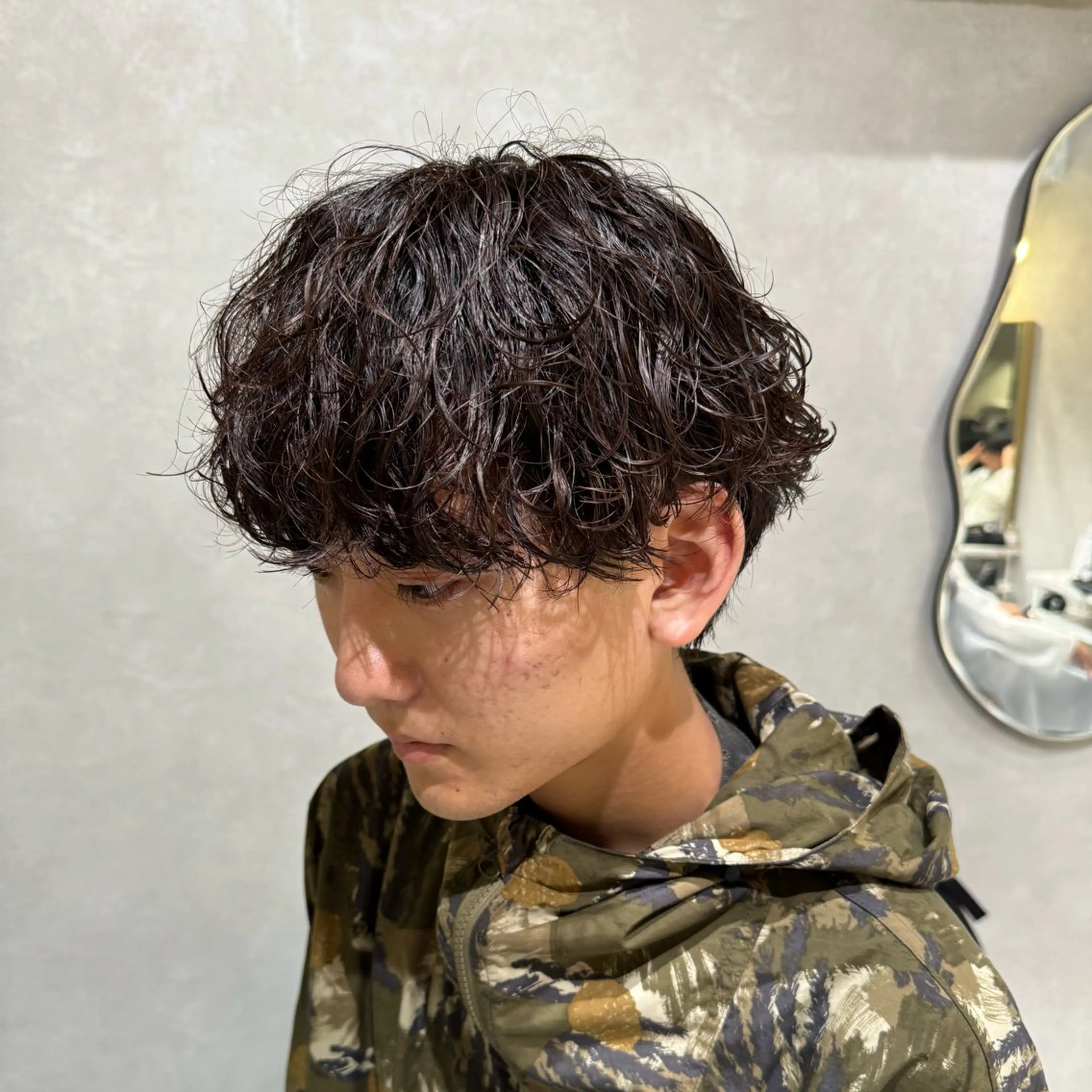 パーマ メンズ カット パーマ 新宿 韓国 シャドウパーマ 志龍のヘアスタイル