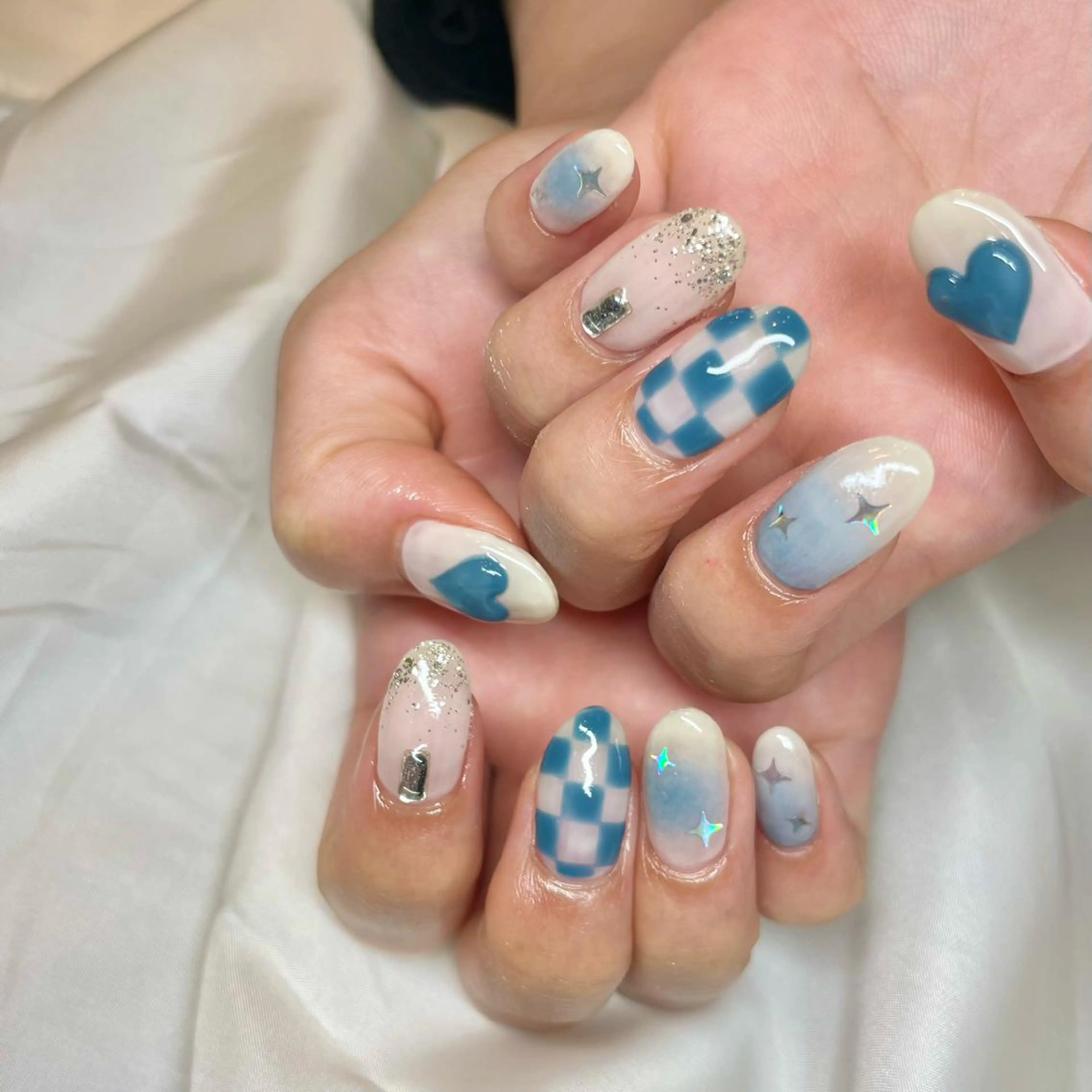 ミディアム カラー パーマ ヘアアレンジ メンズ キッズ ネイル マツエク・マツパ アイブロウ ブルーカラー ブルー ホワイト nail&eye Aoのマツエク・マツパデザイン