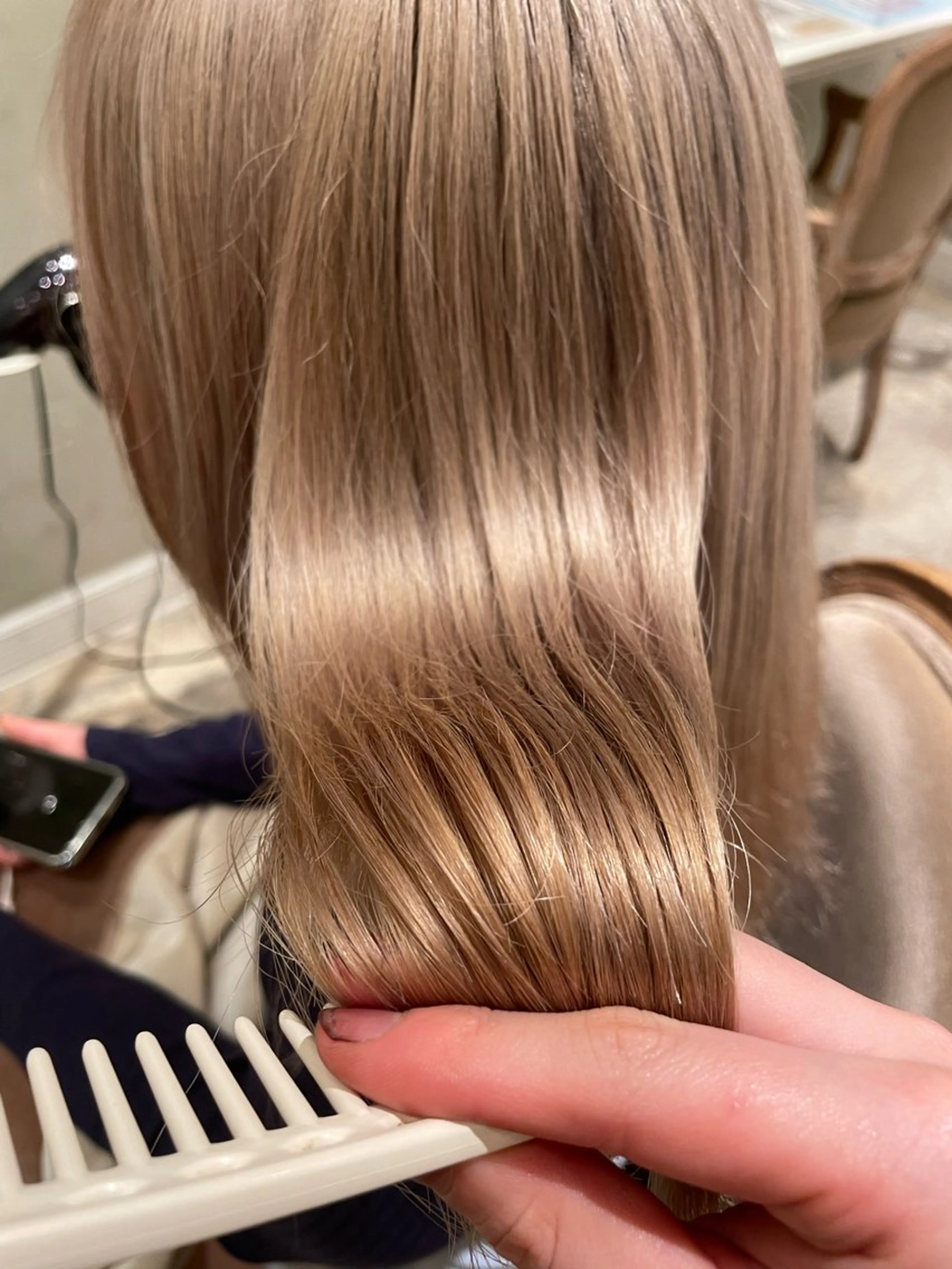 セミロング カラー ヘアカラー 🪱BAROQUE anzu📛のヘアスタイル