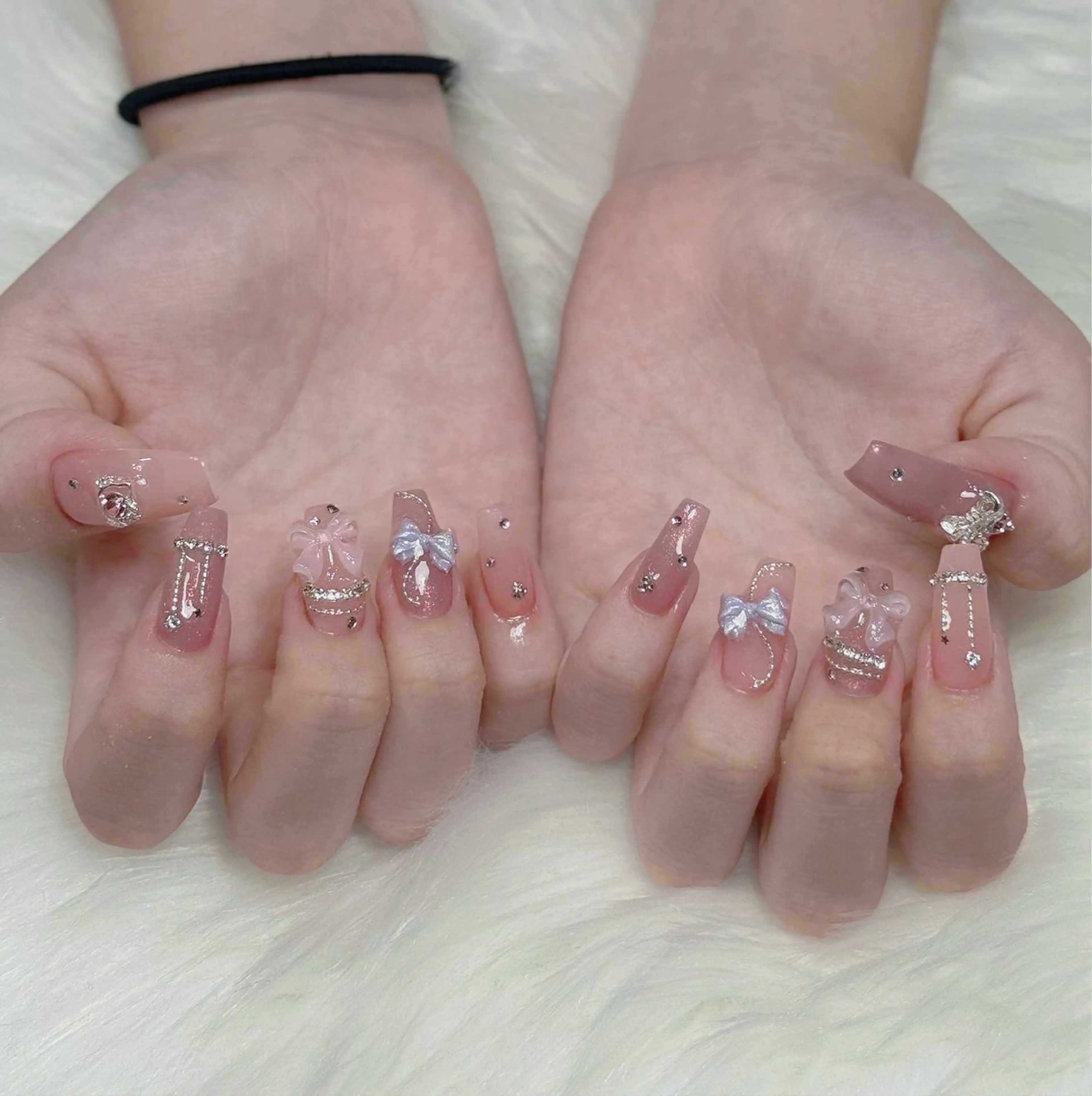 ネイル オーロラネイル チークネイル フットネイル フレンチネイル ジェルネイル ハンドネイル Nichi Nailsのネイルデザイン
