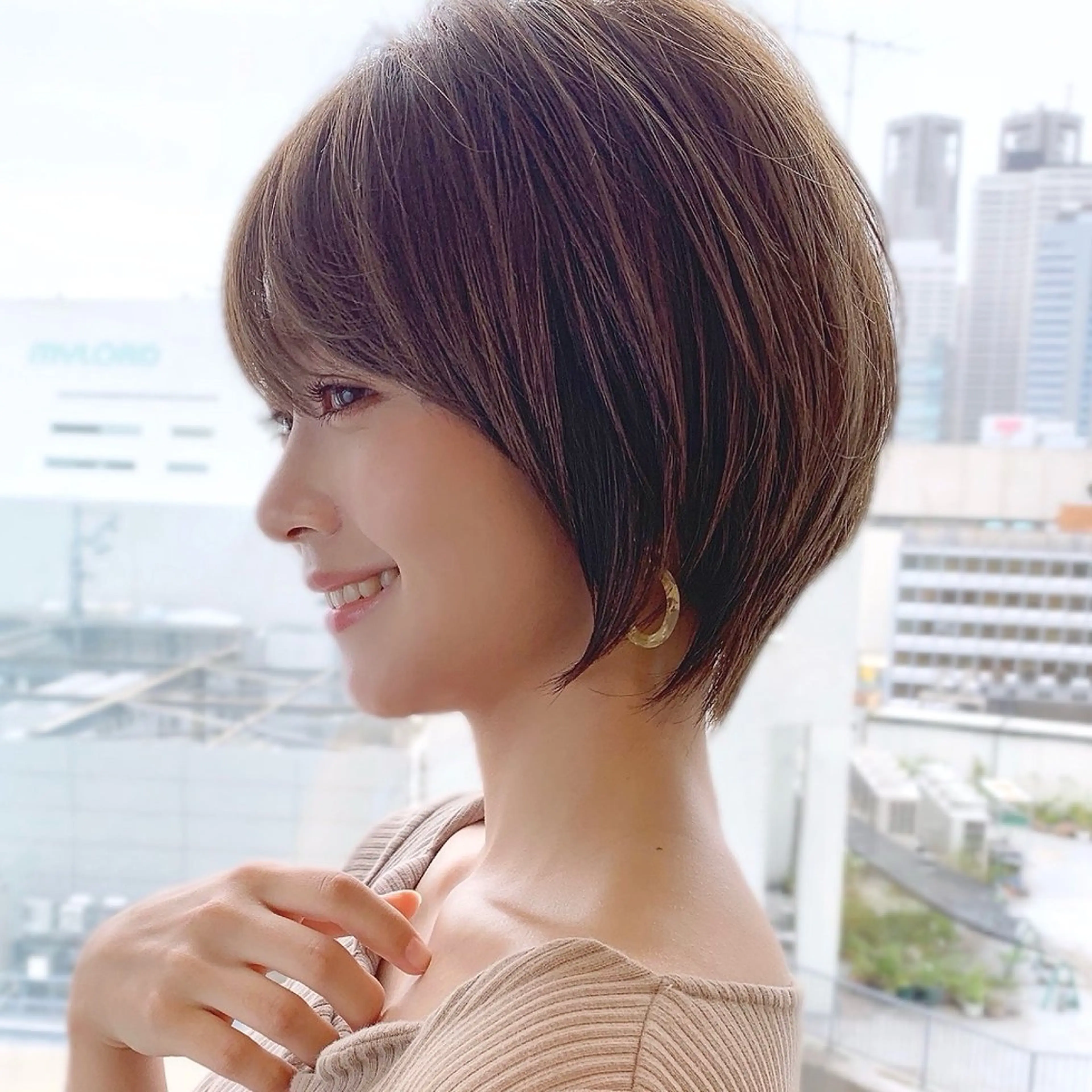 ショート カラー カット ヘアカラー トリートメント 💍新宿ショート 💍岩田莉奈のヘアスタイル