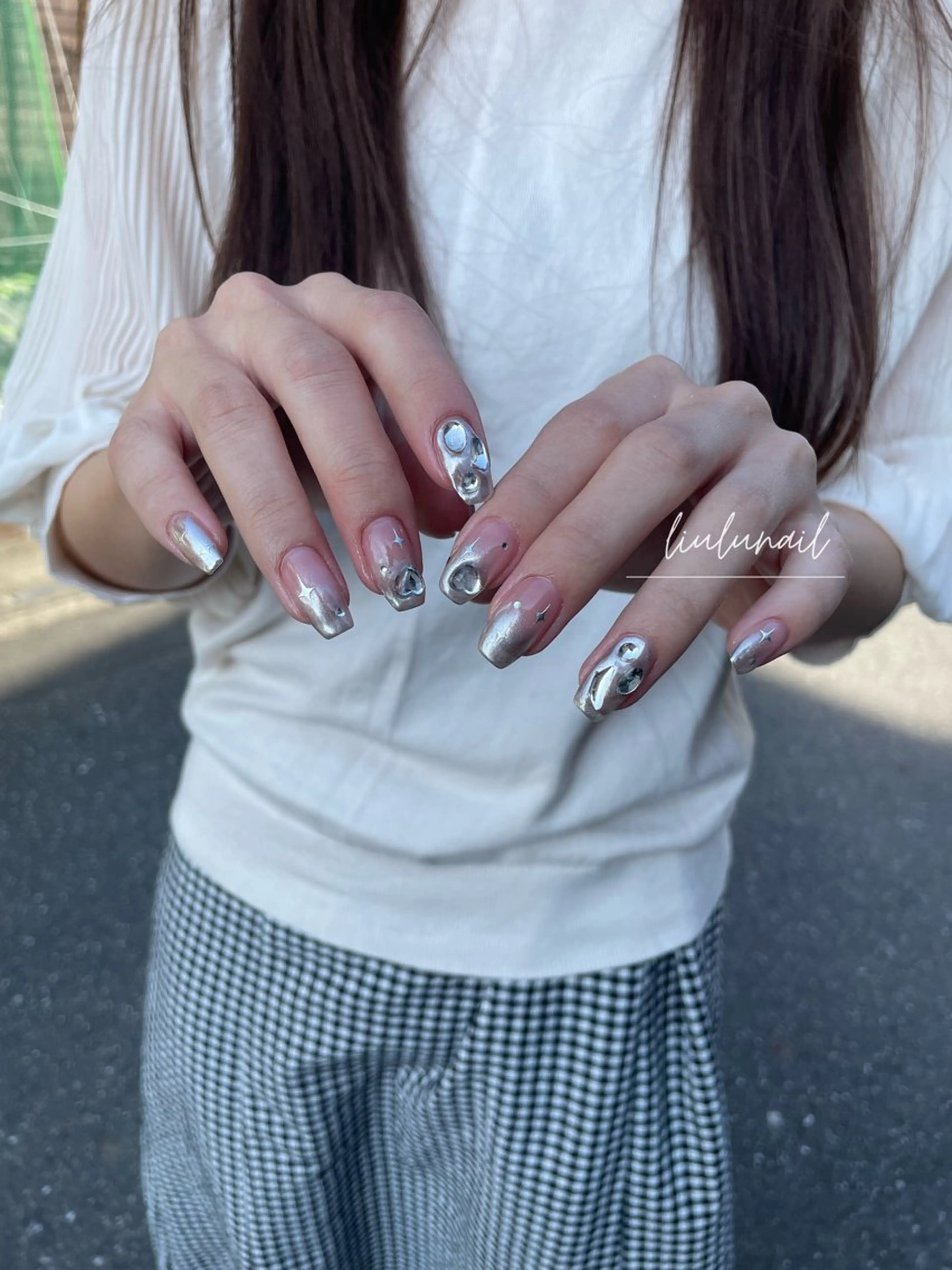 ネイル アートネイル 持ち込み シルバー ハンドネイル liulu nailのネイルデザイン