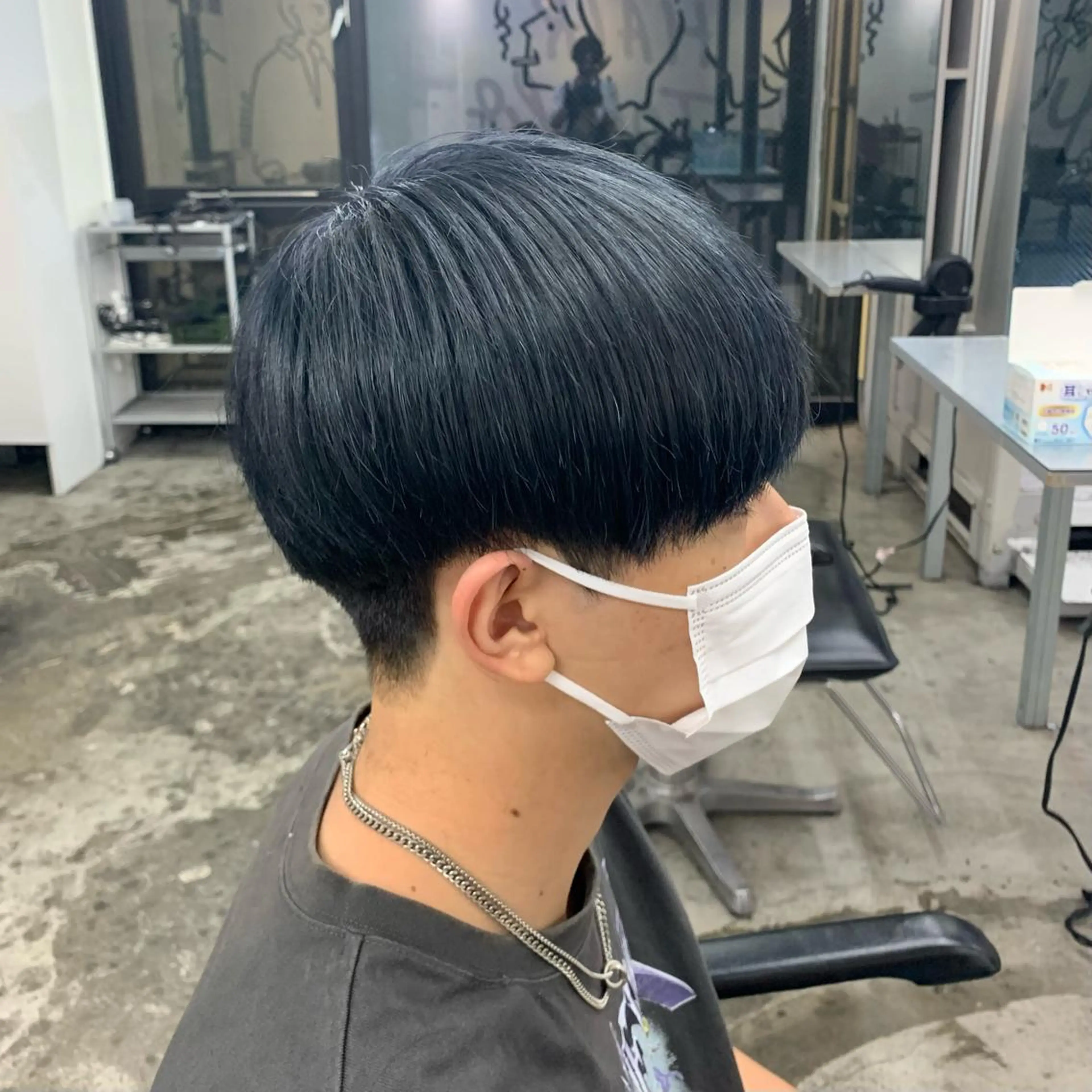 ショート カラー メンズ 黒髪 ブルーカラー ブルーブラック カット ヘアカラー メンズ特化美容師/ 藤戸 椋のヘアスタイル
