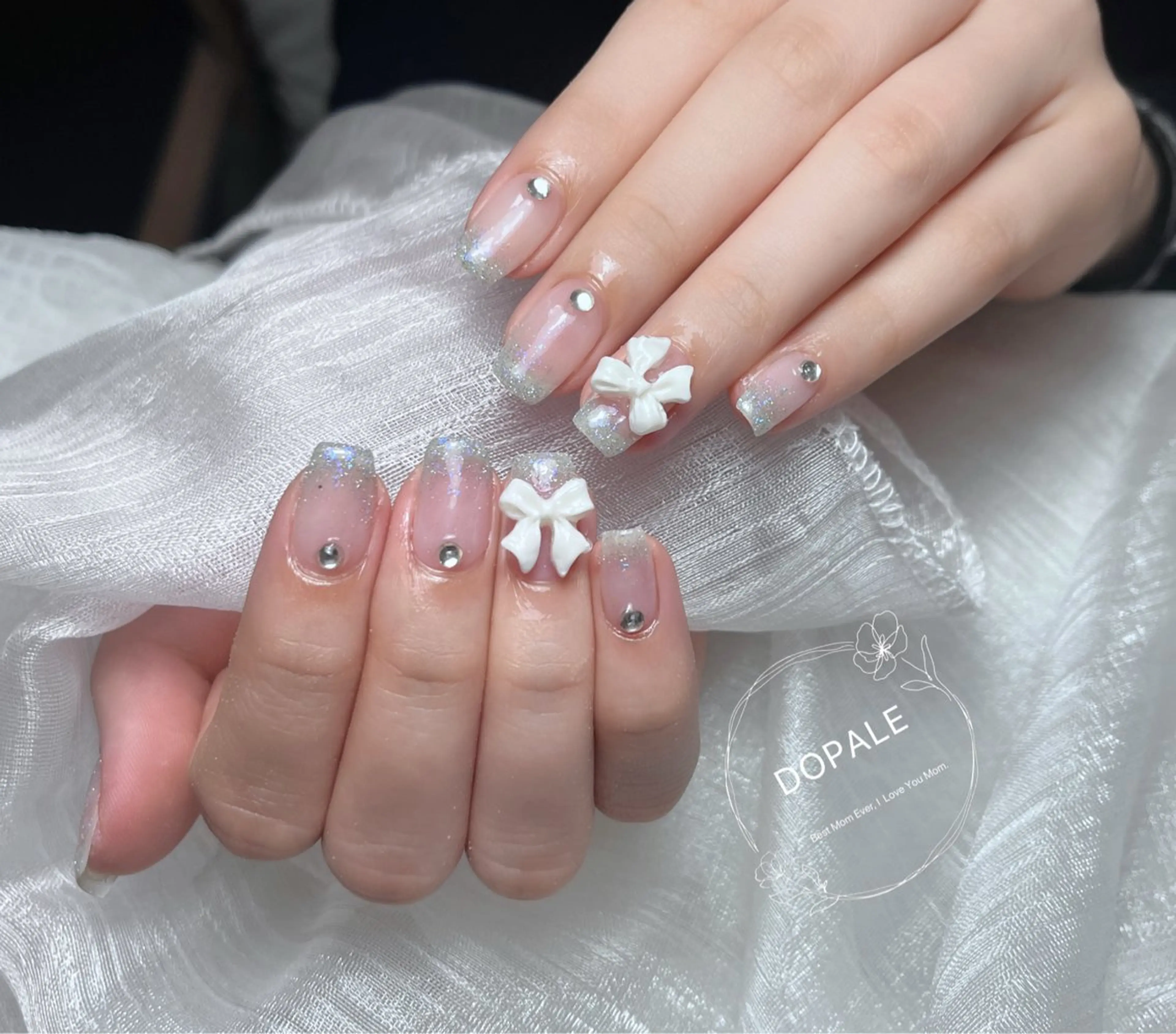 ネイル DOPALE、もも 彦奇のネイルデザイン