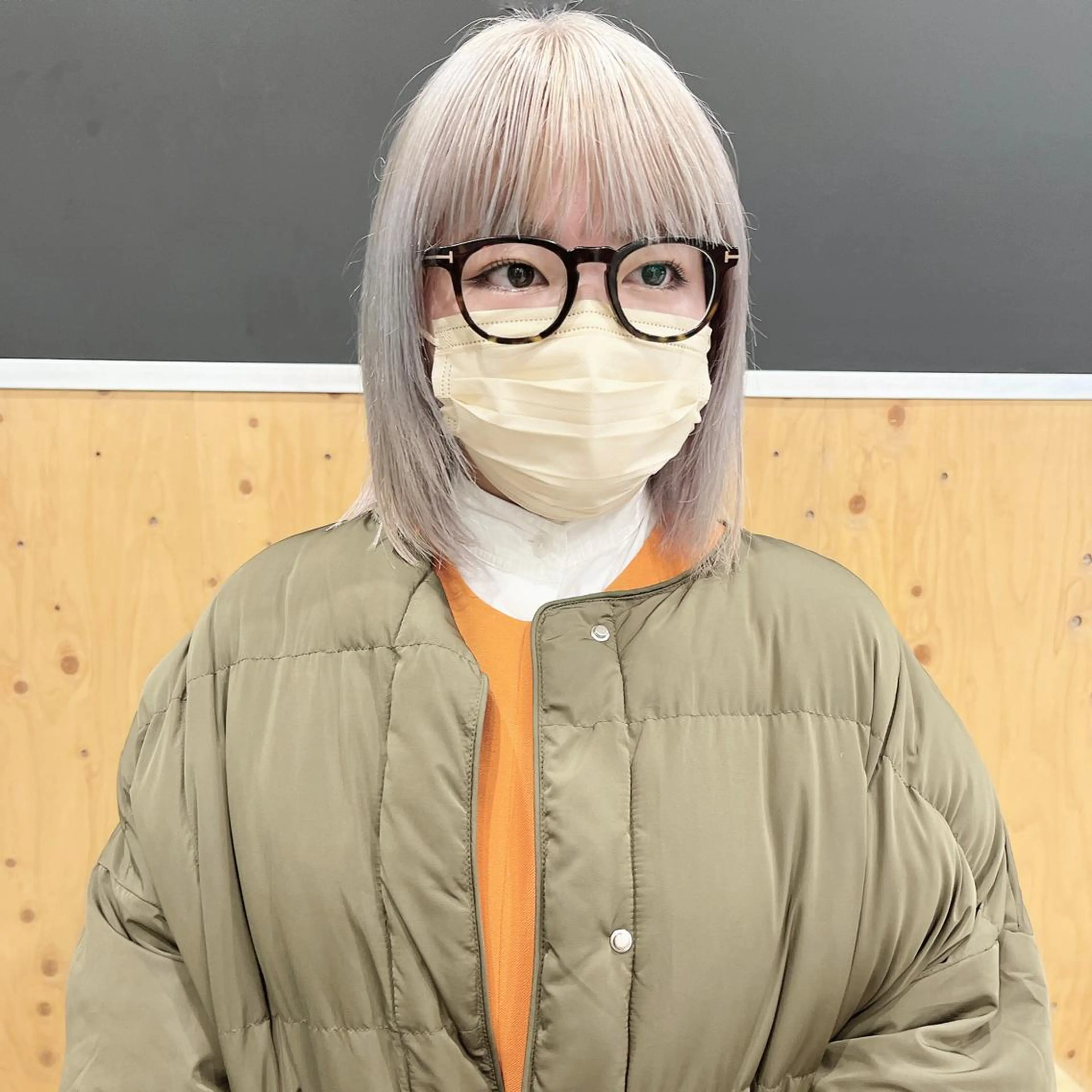 ミディアム カラー ブリーチ ハイトーンカラー アラキチヒロ THE REMMYのヘアスタイル