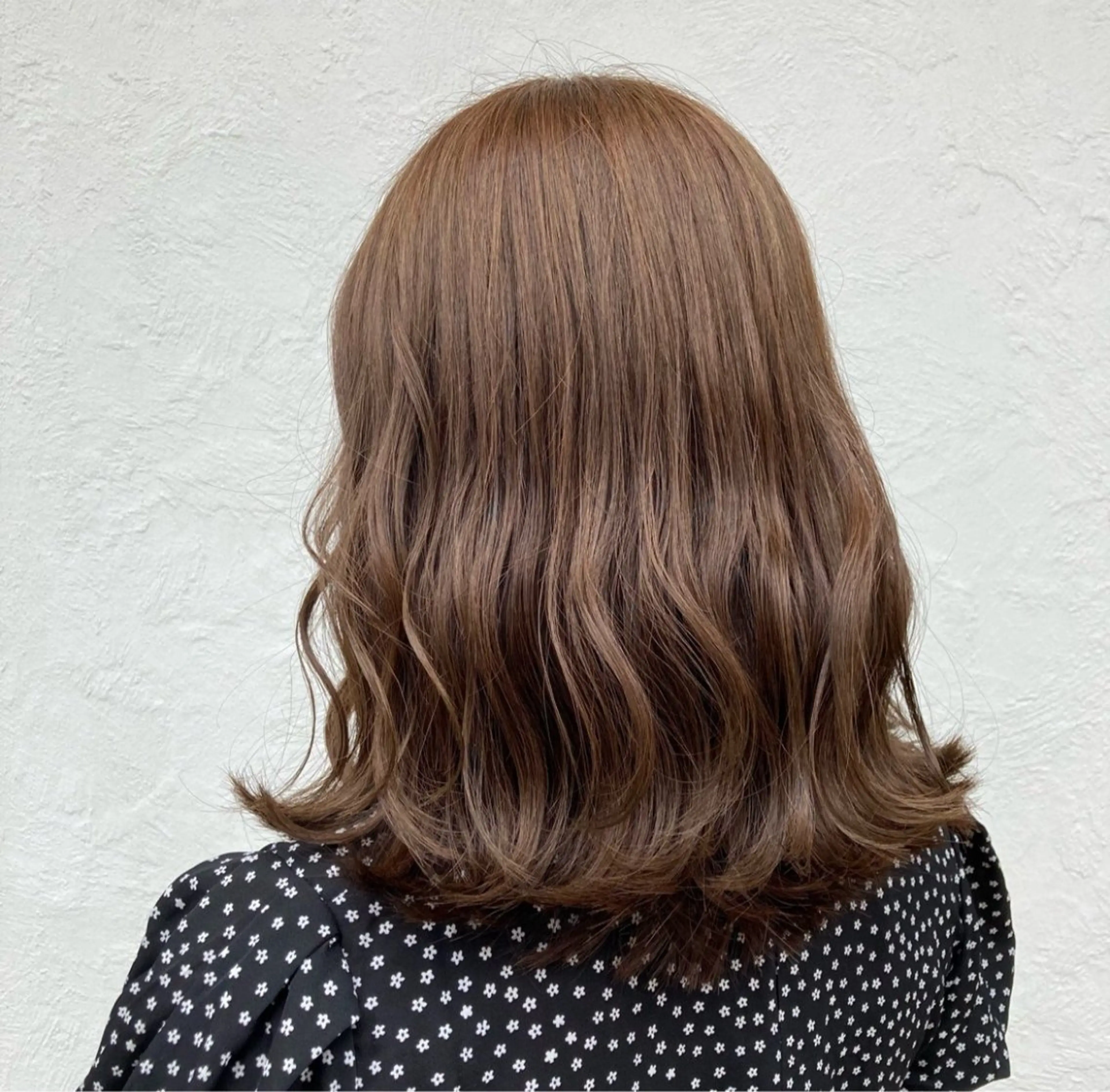 ミディアム カラー 松尾 遥花のヘアスタイル