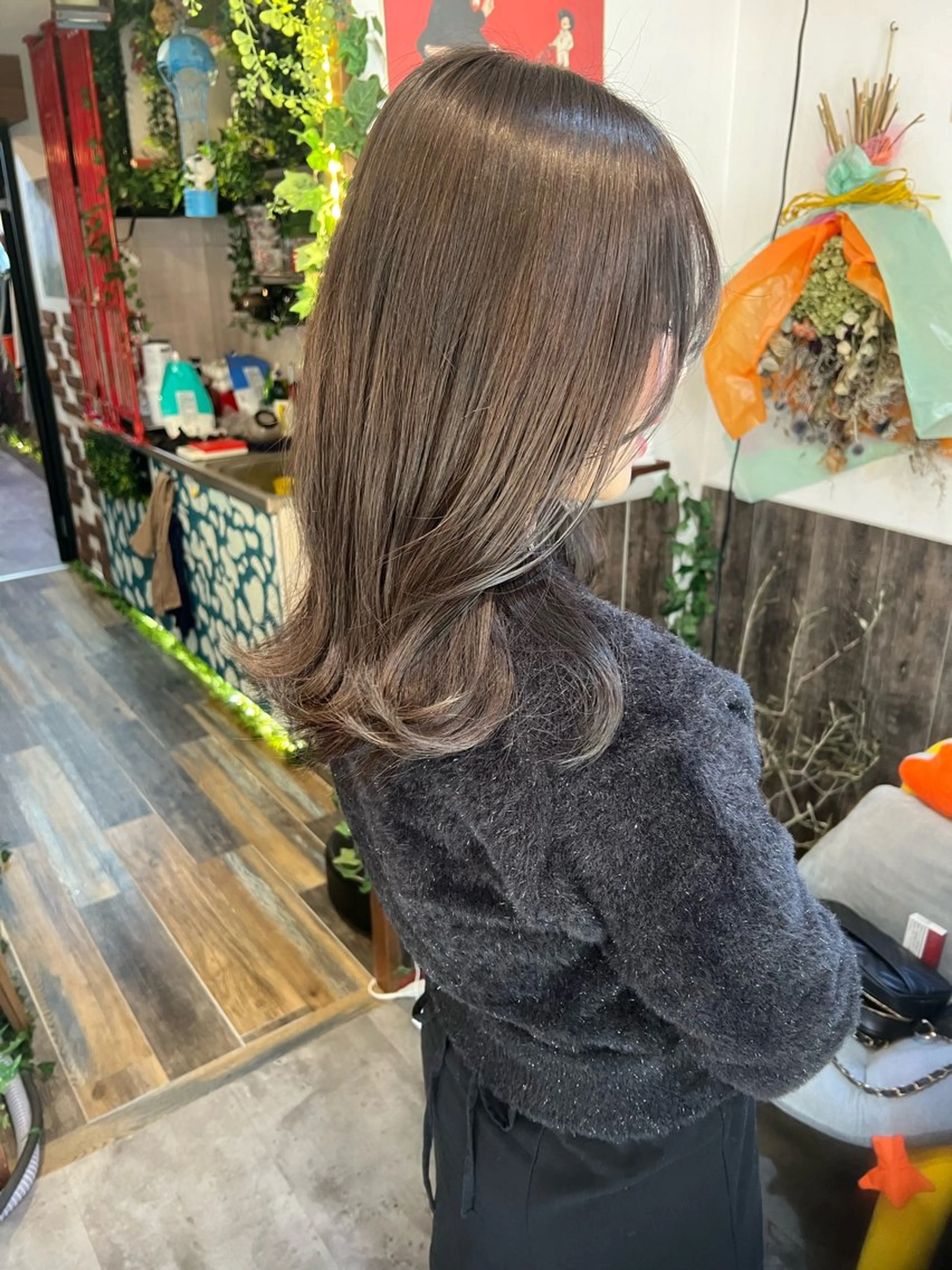 ミディアム カラー ブリーチ グレージュ ブリーチなしカラー カラーパティシエ facce🌼ikoのヘアスタイル