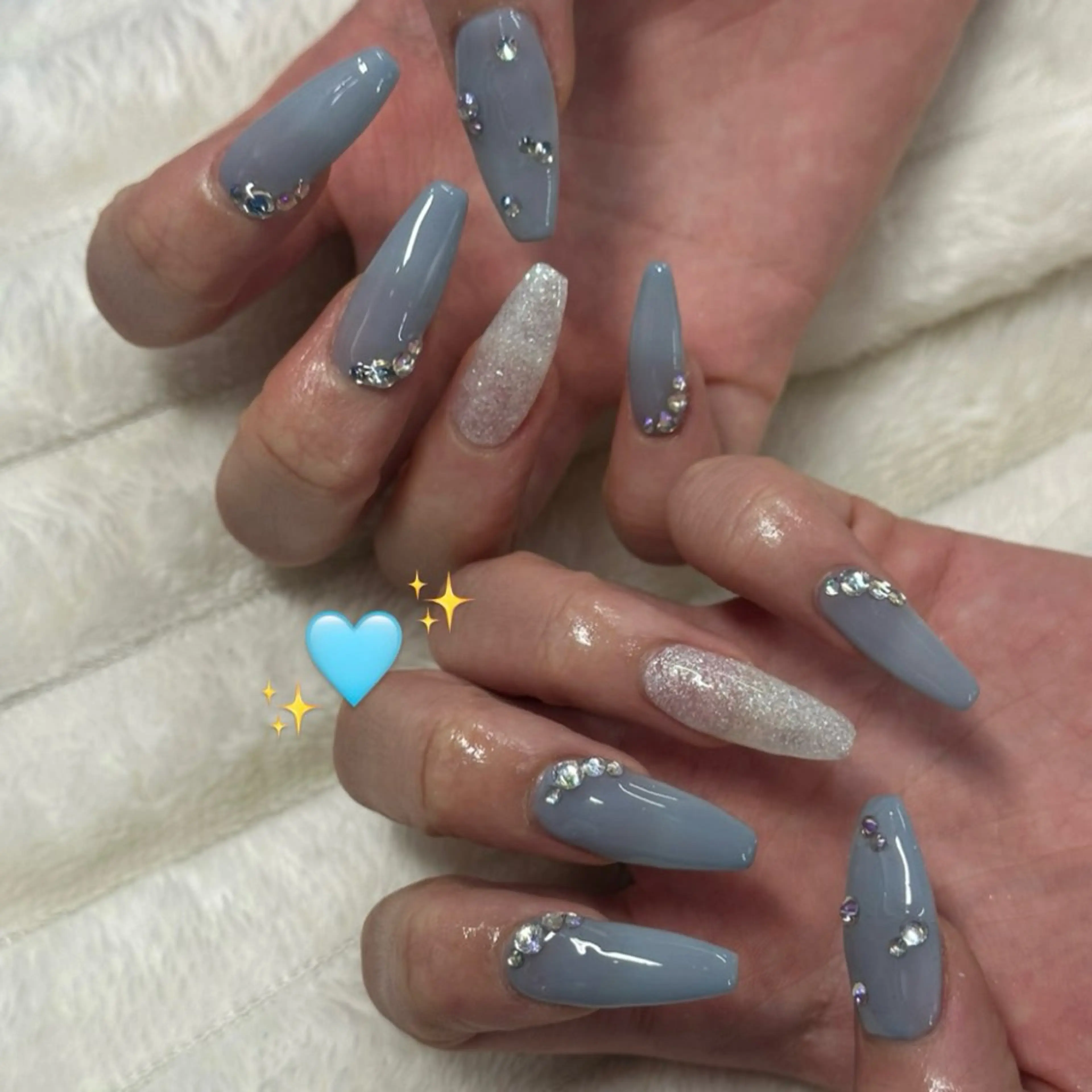 ネイル ブルー 水色 ストーンネイル ハンドネイル WOLTOKYO yunaのネイルデザイン
