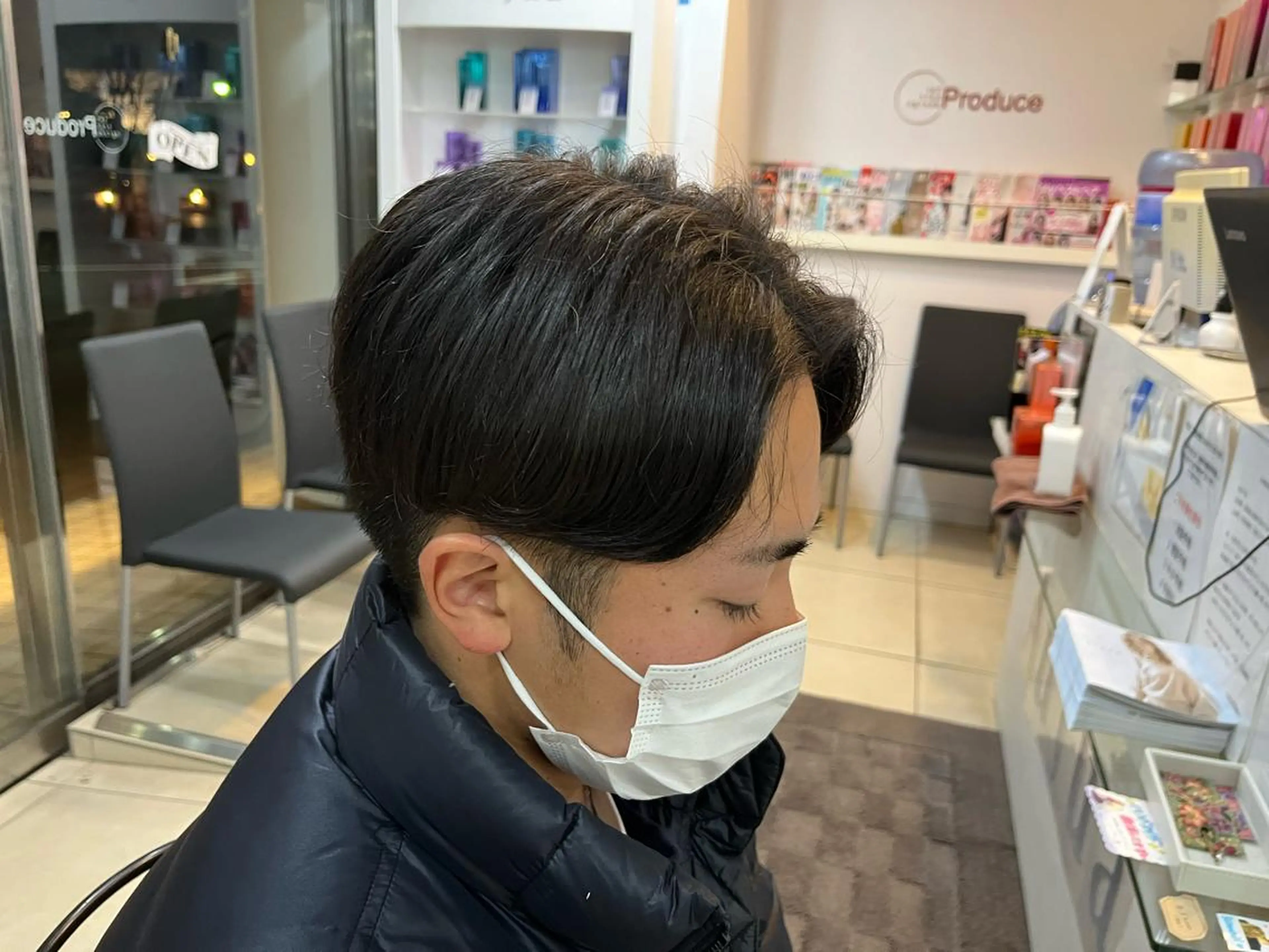 ショート パーマ メンズ センターパート メンズパーマ ニュアンスパーマ カット パーマ 毛流れヘアの達人 店長　須田龍世のヘアスタイル