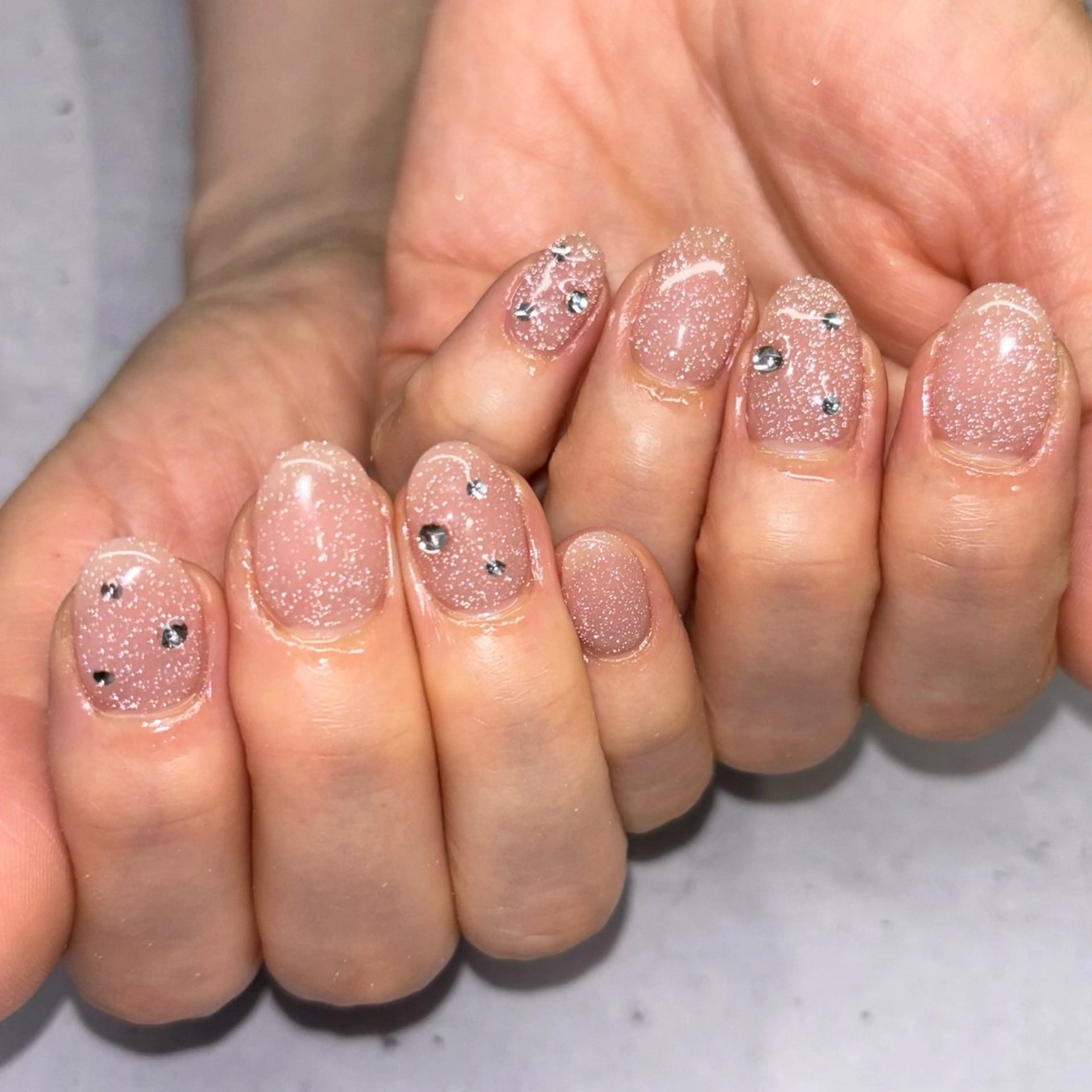 ネイル フラッシュネイル ワンカラーネイル ピンク ピンクベージュ ハンドネイル 荒巻 めいのネイルデザイン