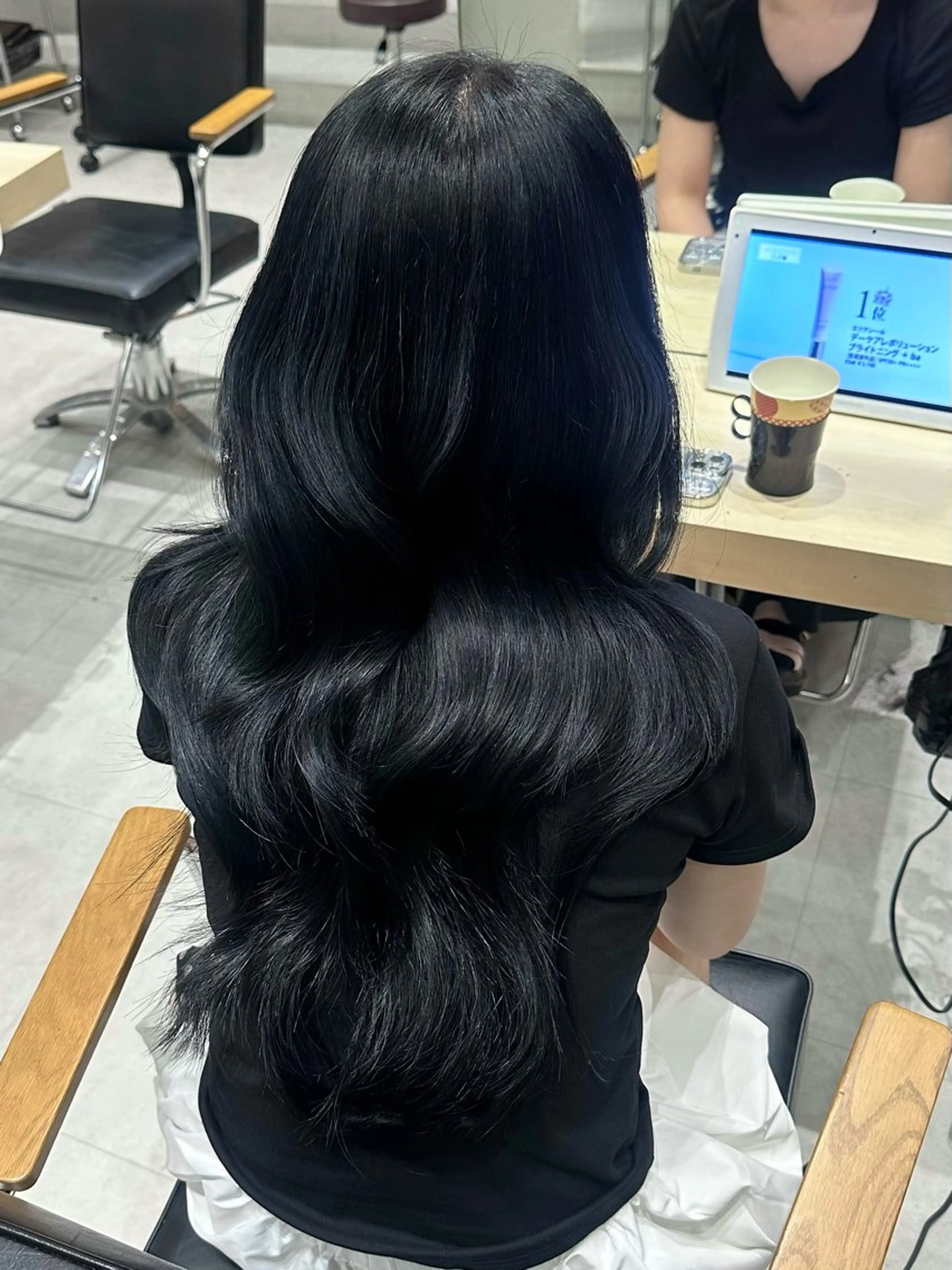 ロング カラー 黒髪 ブルーカラー ブルーブラック レイヤーカット カット ヘアカラー Rei /透明感×韓国ヘアのヘアスタイル
