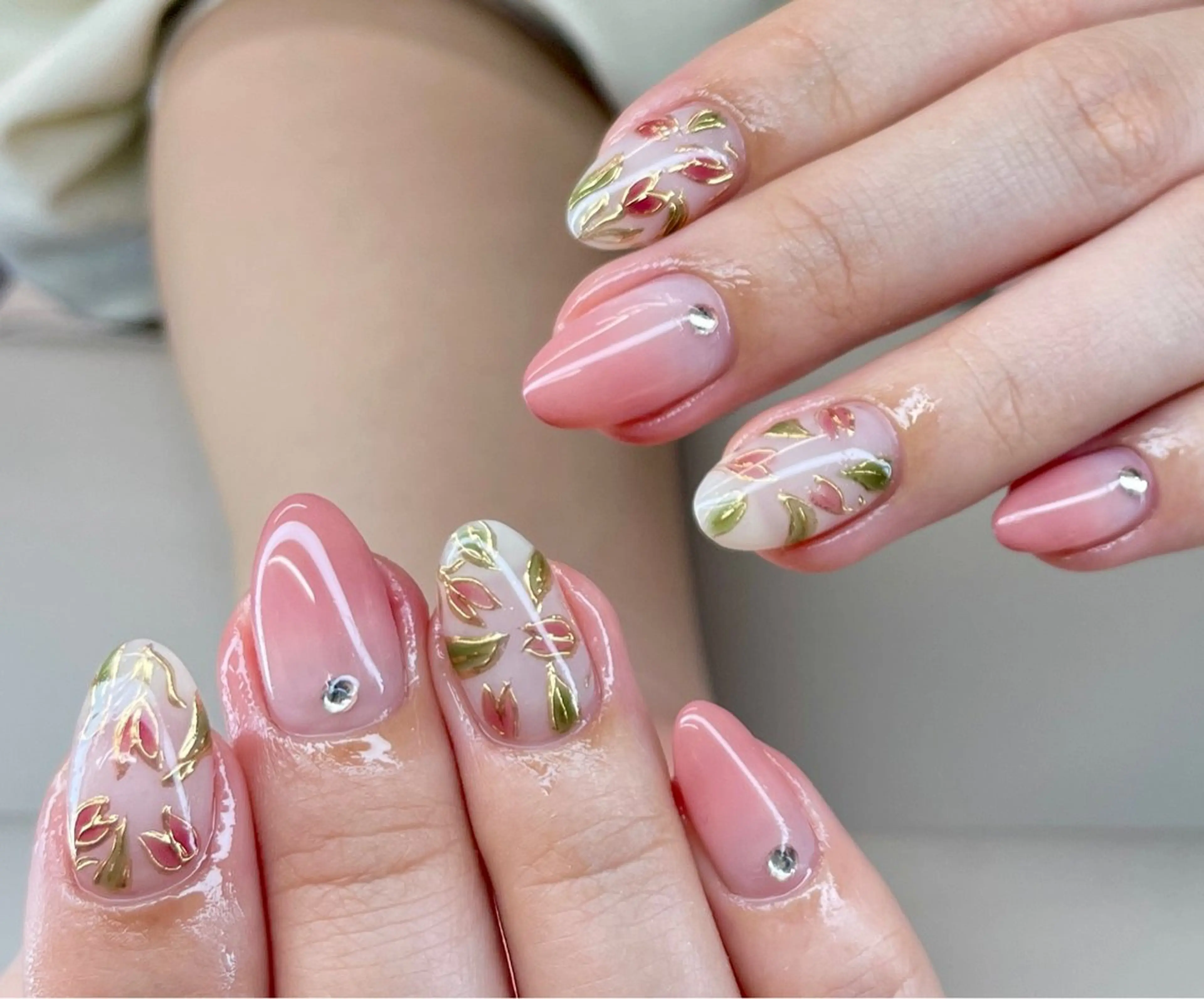 ネイル ハンドネイル フットネイル ハンドケア AngelChris ビューティーサロンのネイルデザイン