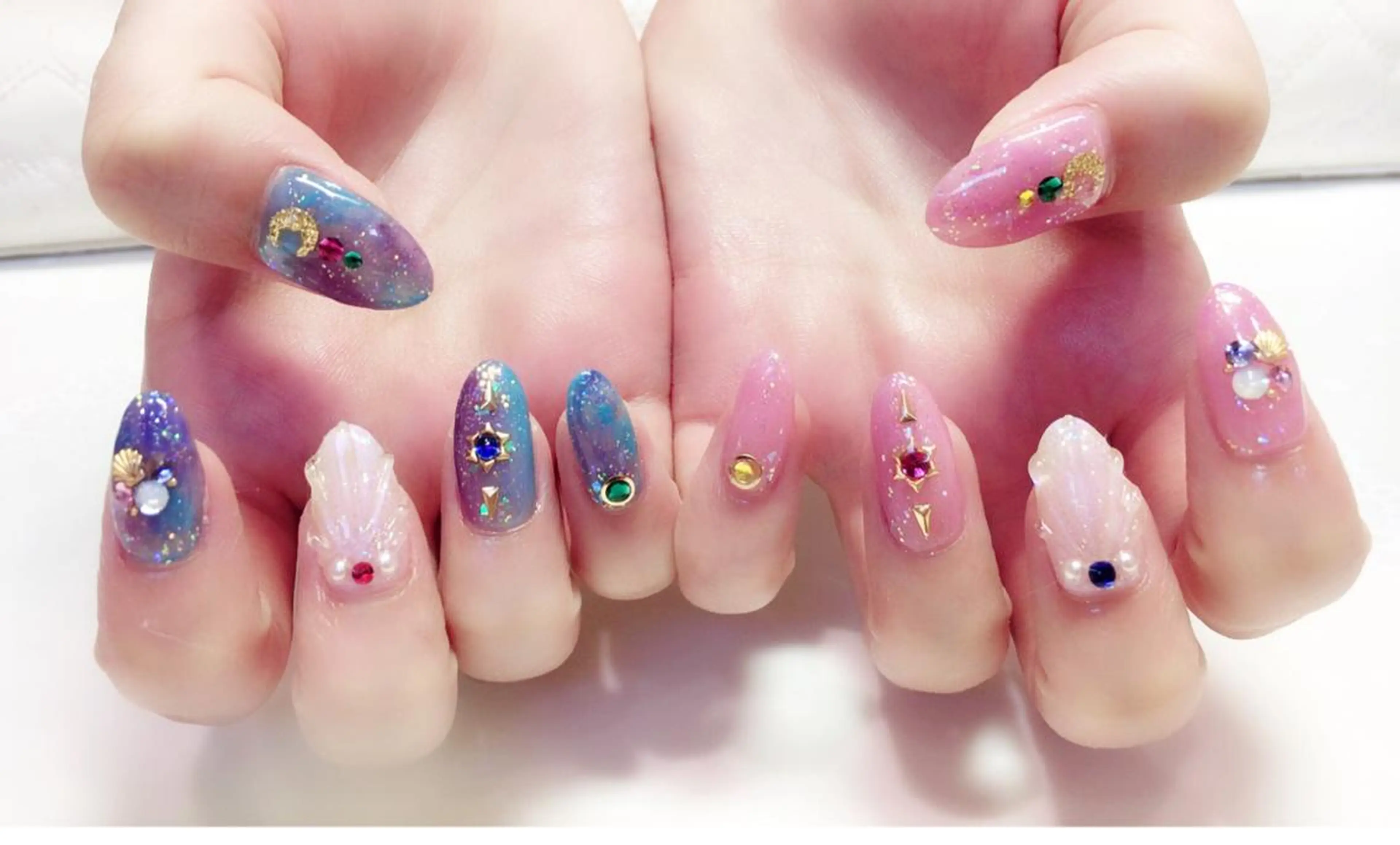 ネイル キラキラネイル ハンドネイル フジタ エリカのネイルデザイン