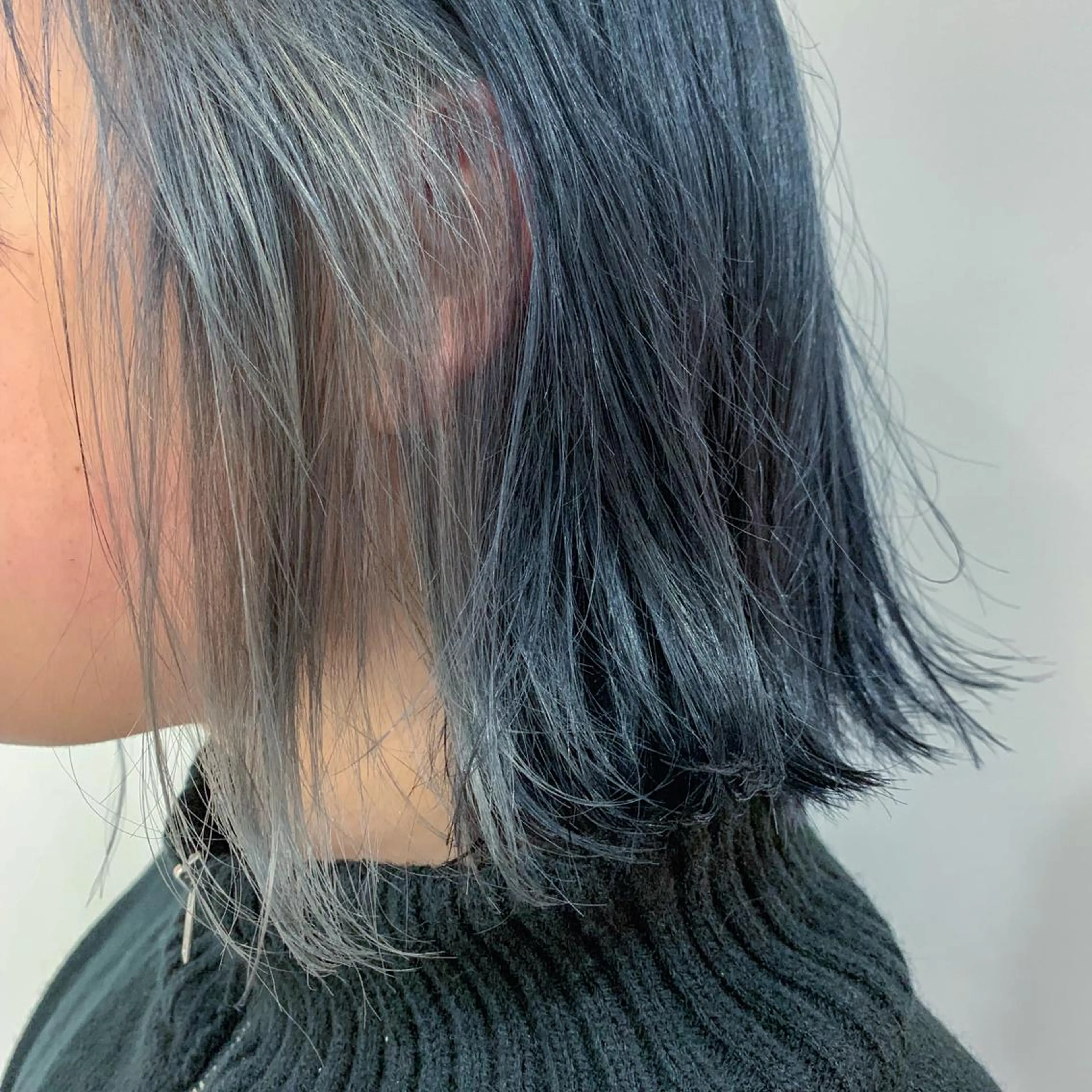 カラー グレージュ nuu所属・💜ショート💜 ウルフ、ボブ二色亜美のヘアスタイル