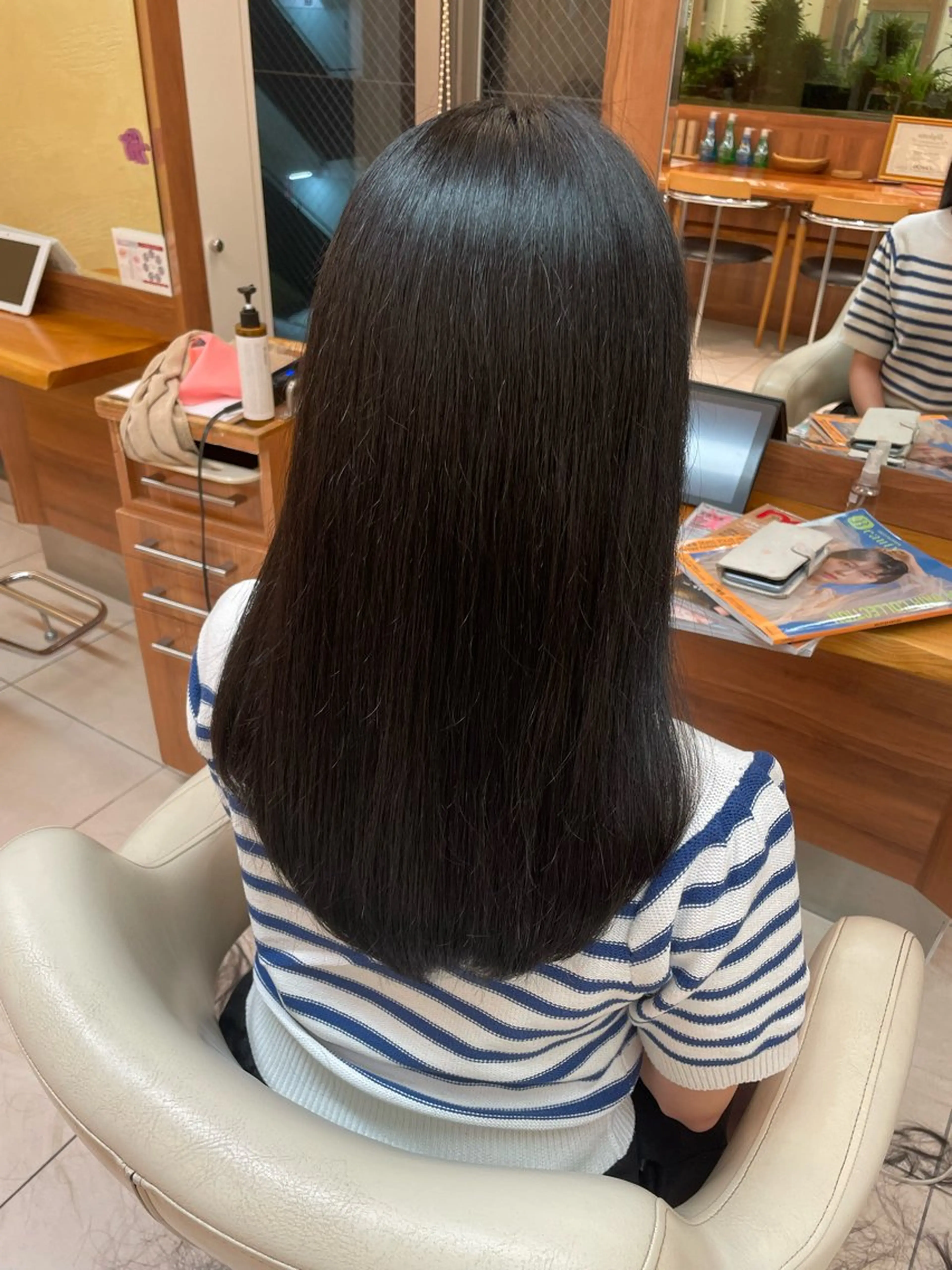 ロング 顔まわりレイヤー 顔周りカット レイヤーカット カット トリートメント UMBER ROYC 💎 moeのヘアスタイル