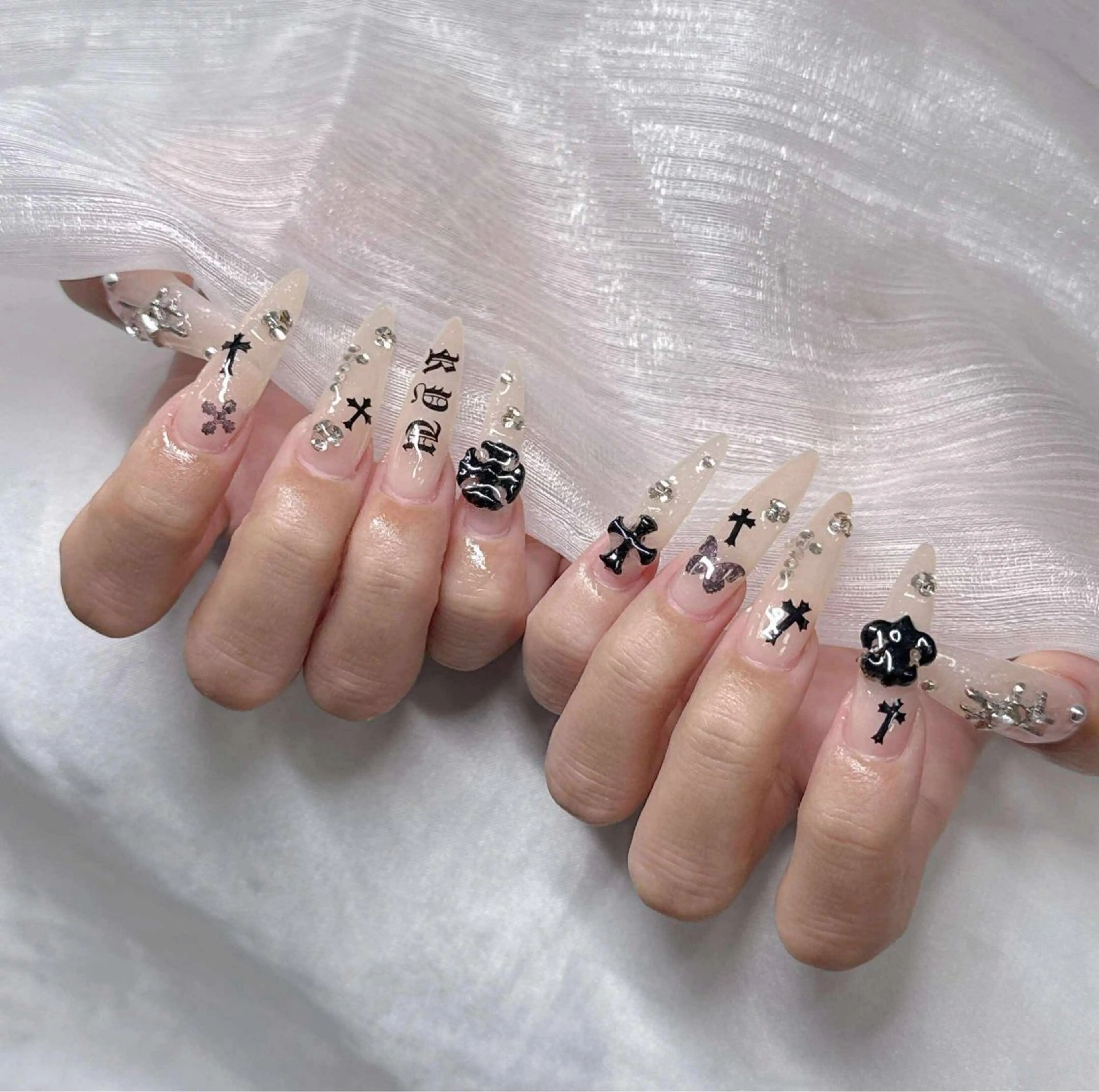 ネイル 長さ出し グラデーション 卒業式 キラキラネイル マグネットネイル ハンドネイル Lee Nailsのネイルデザイン
