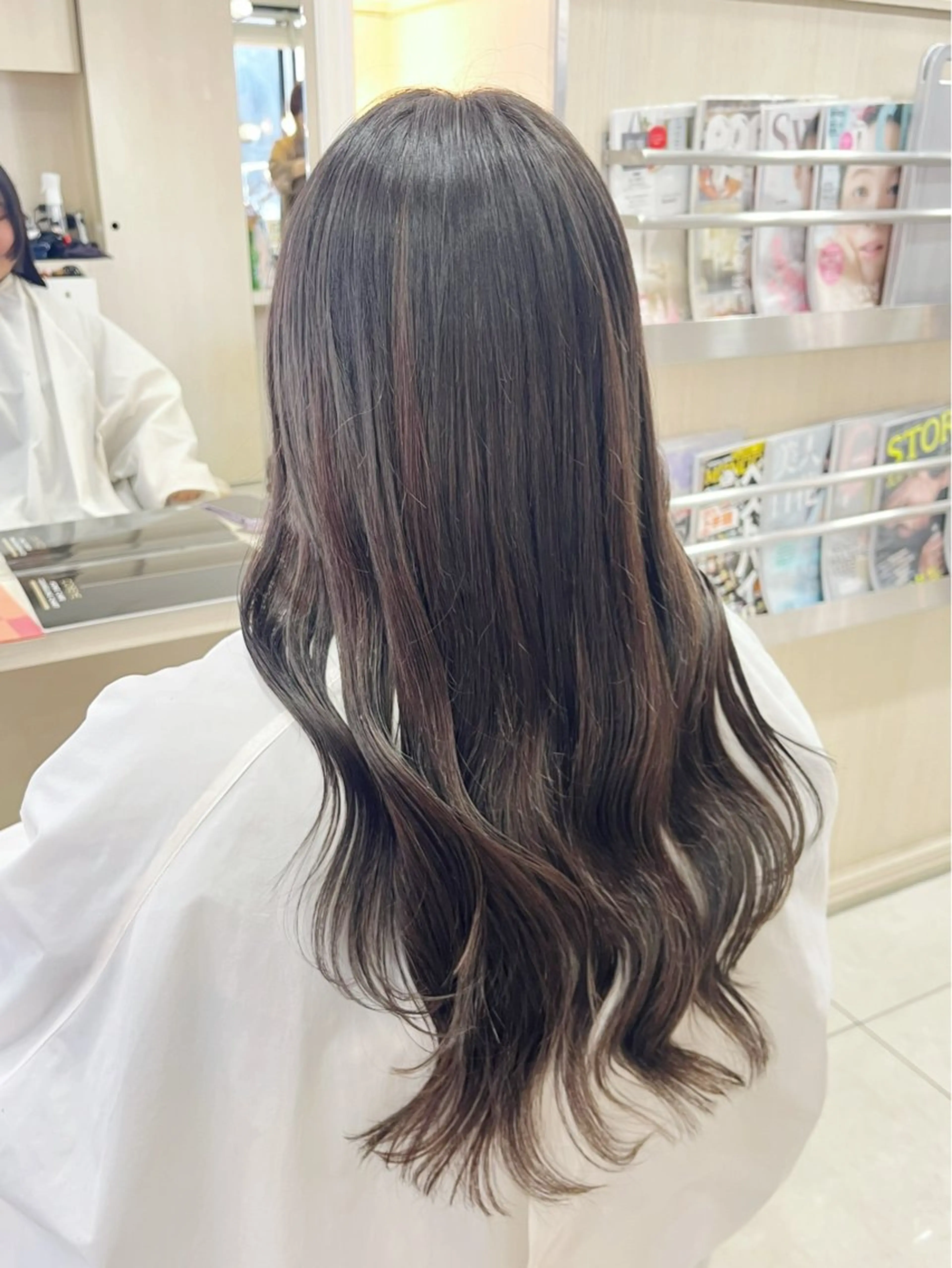 ロング エクステ エクステ ブロンドブリーチ カラーシールエクステのヘアスタイル