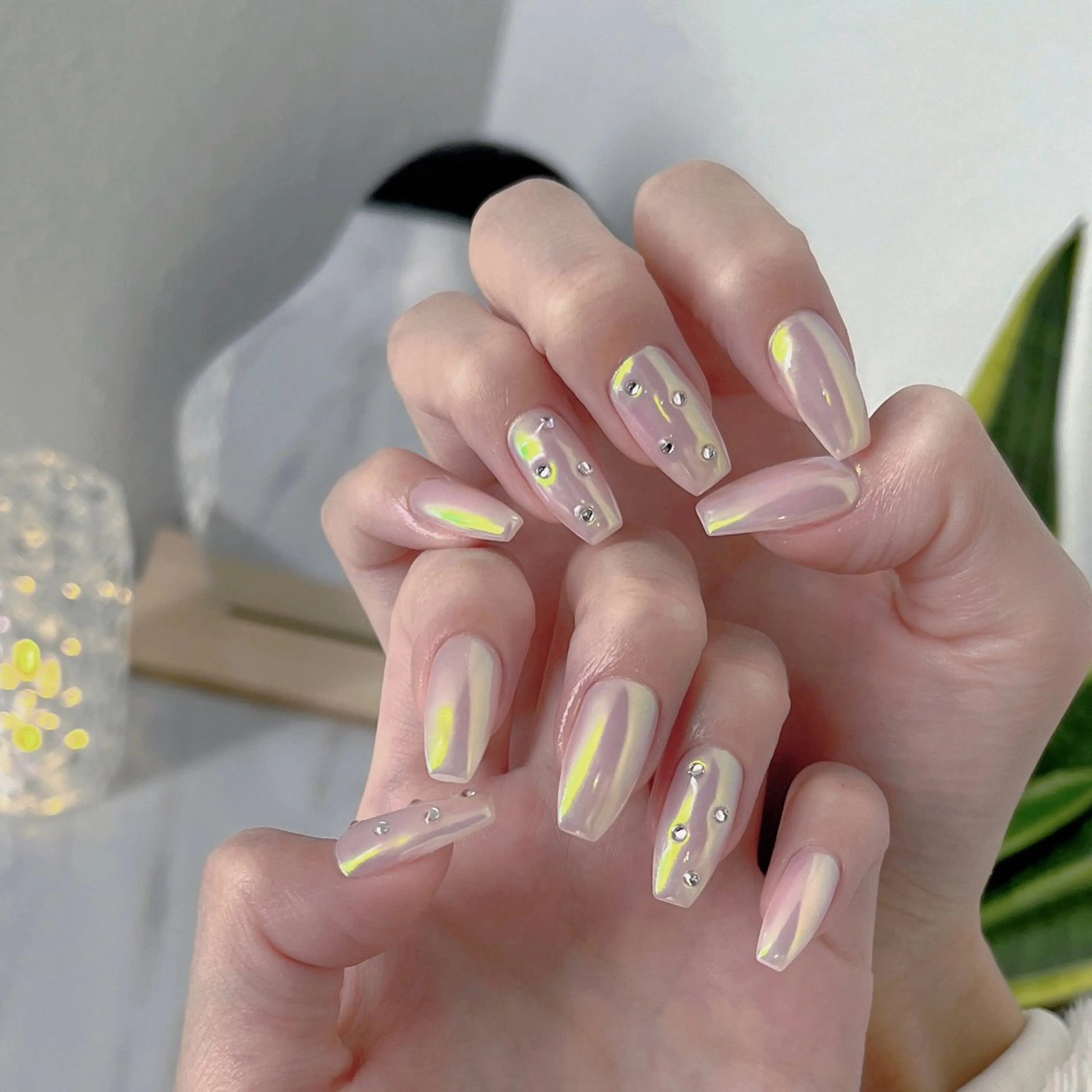 ネイル オーロラネイル フットネイル フレンチネイル ジェルネイル ラメ(グリッター) ハンドネイル NEO Beauty Salon所属・𝐍𝐄𝐎 𝐉𝐔𝐑𝐈のネイルデザイン