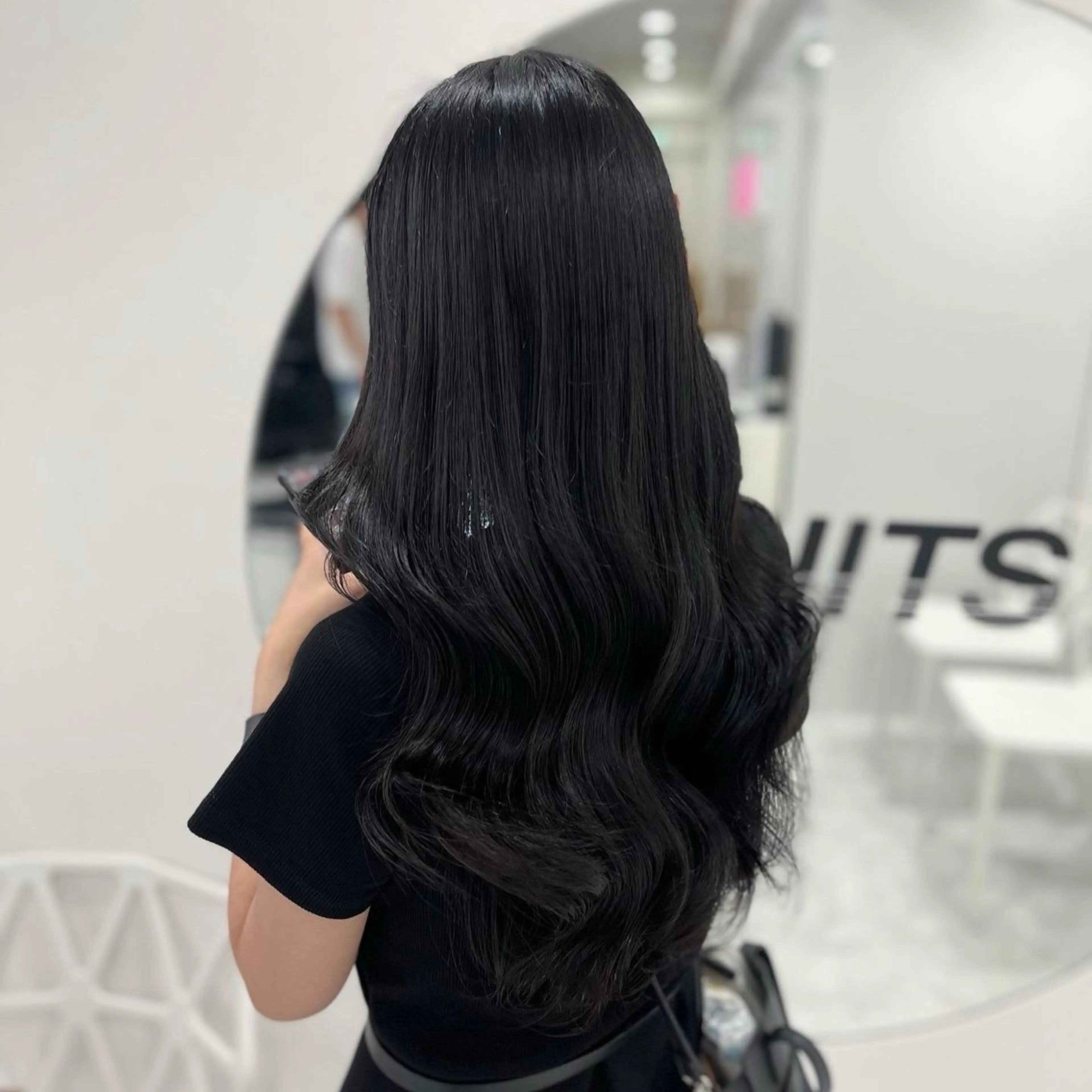 セミロング カラー 🩵韓国レイヤー× 寒色カラー🩵のヘアスタイル
