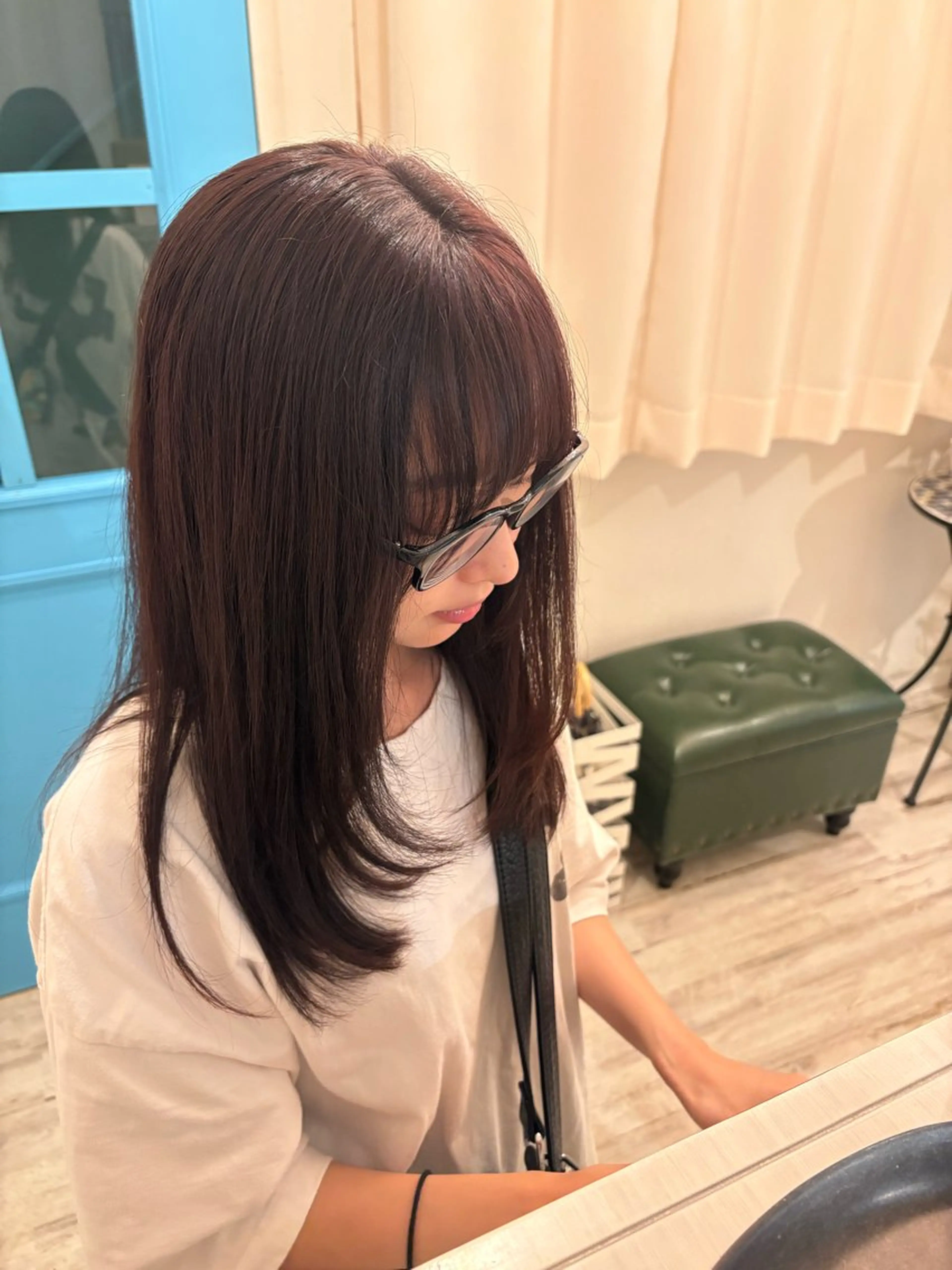 ロング カラー ブラウンカラー カシス カット ヘアカラー トリートメント abilita HIRARIのヘアスタイル