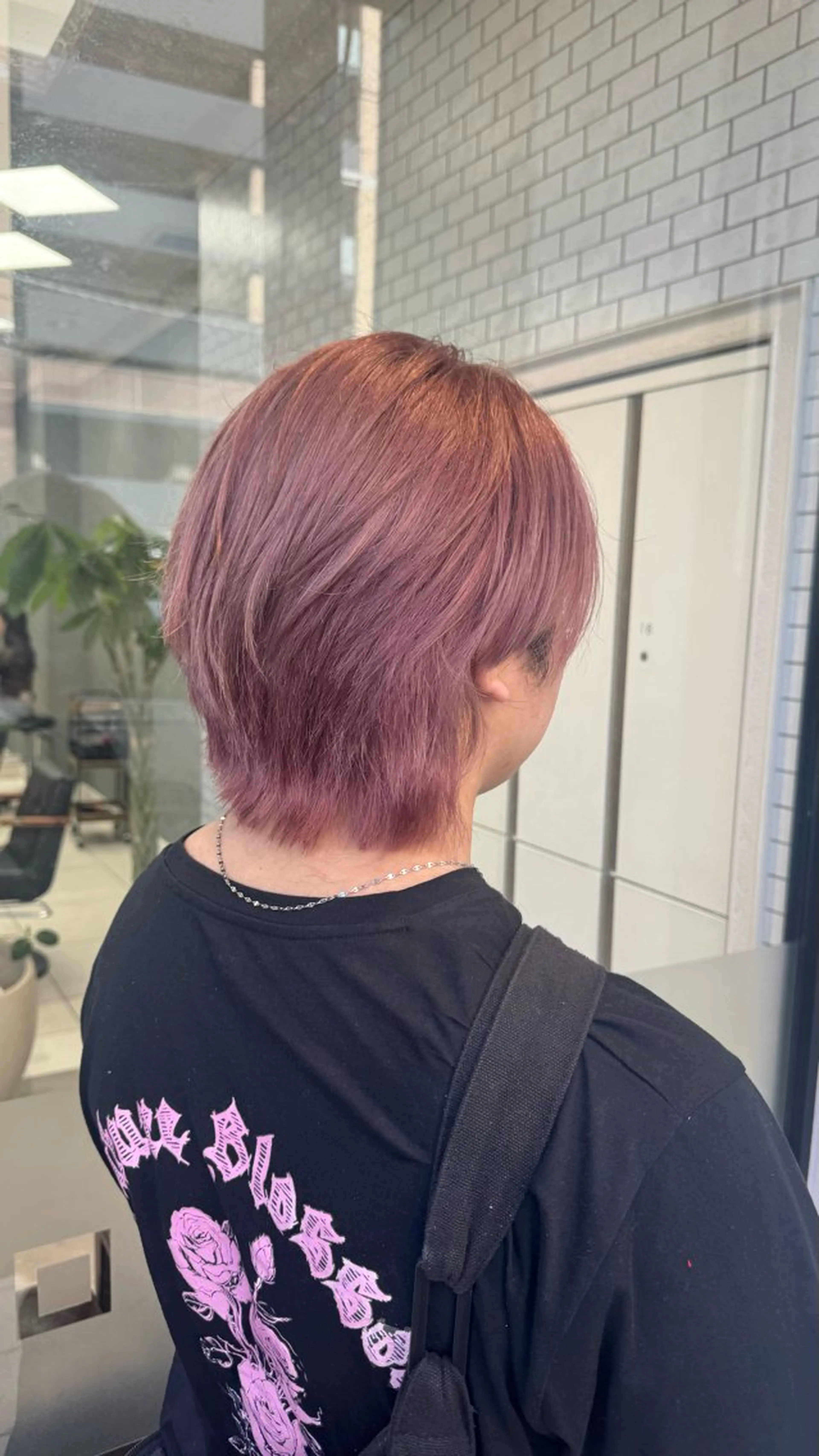 【🌺平日限定メニュー🌺】ブリーチリタッチ➕オンカラー➕𝐀𝐮𝐣𝐮𝐚4stepトリートメントの写真