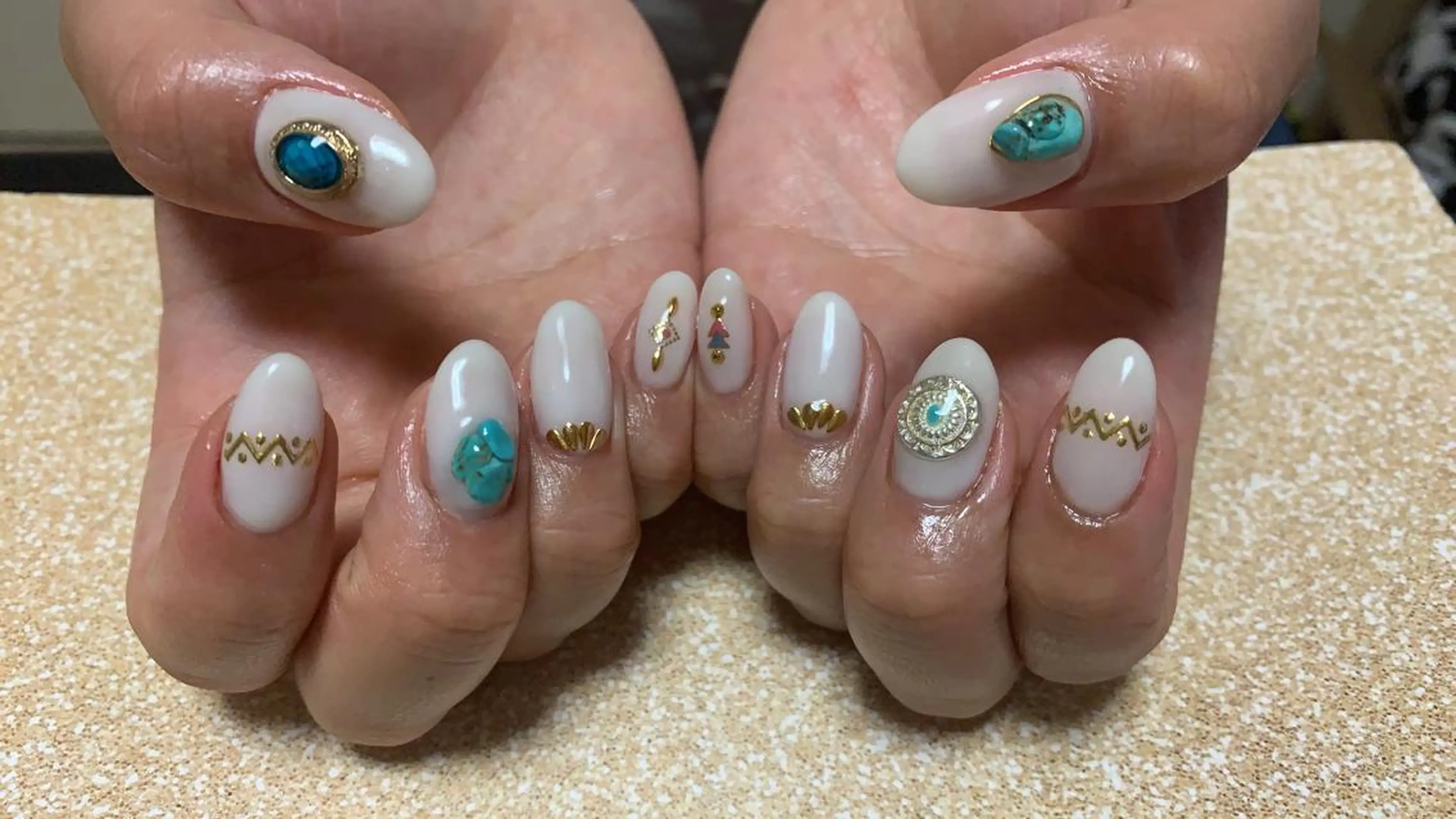 ネイル ストーンネイル nico.nico.mark NAIL所属・小林 梓のエステ・リラクイメージ