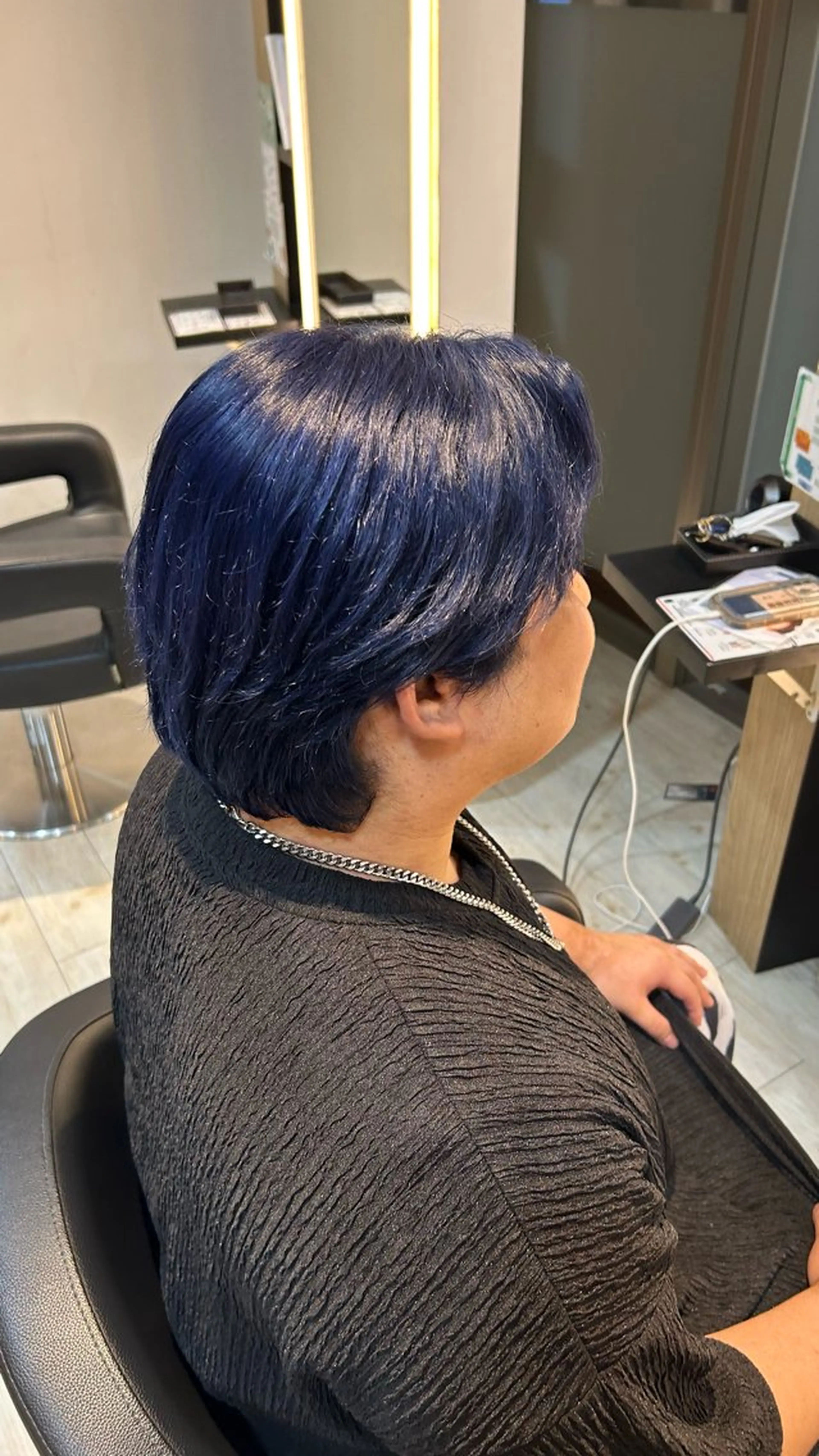 カラー メンズ メンズブリーチ ブリーチ ブルーカラー ネイビーカラー シルバー カット ヘアカラー トリートメント 有働由良／ハイトーン ／韓国メンズヘアのヘアスタイル