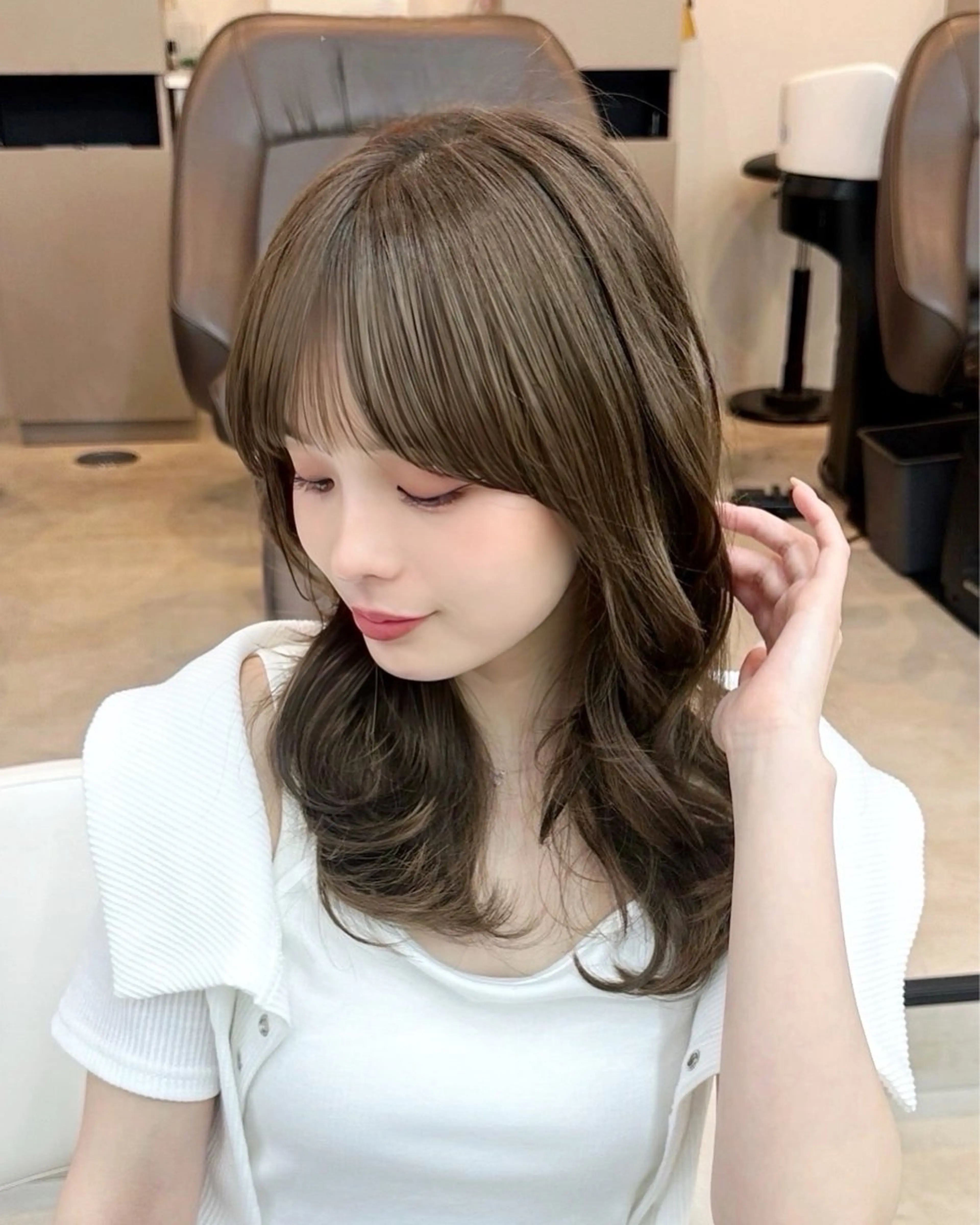 ミディアム カラー ベージュカラー オリーブカラー Aura所属・丸山 心 / 艶カラーのヘアスタイル