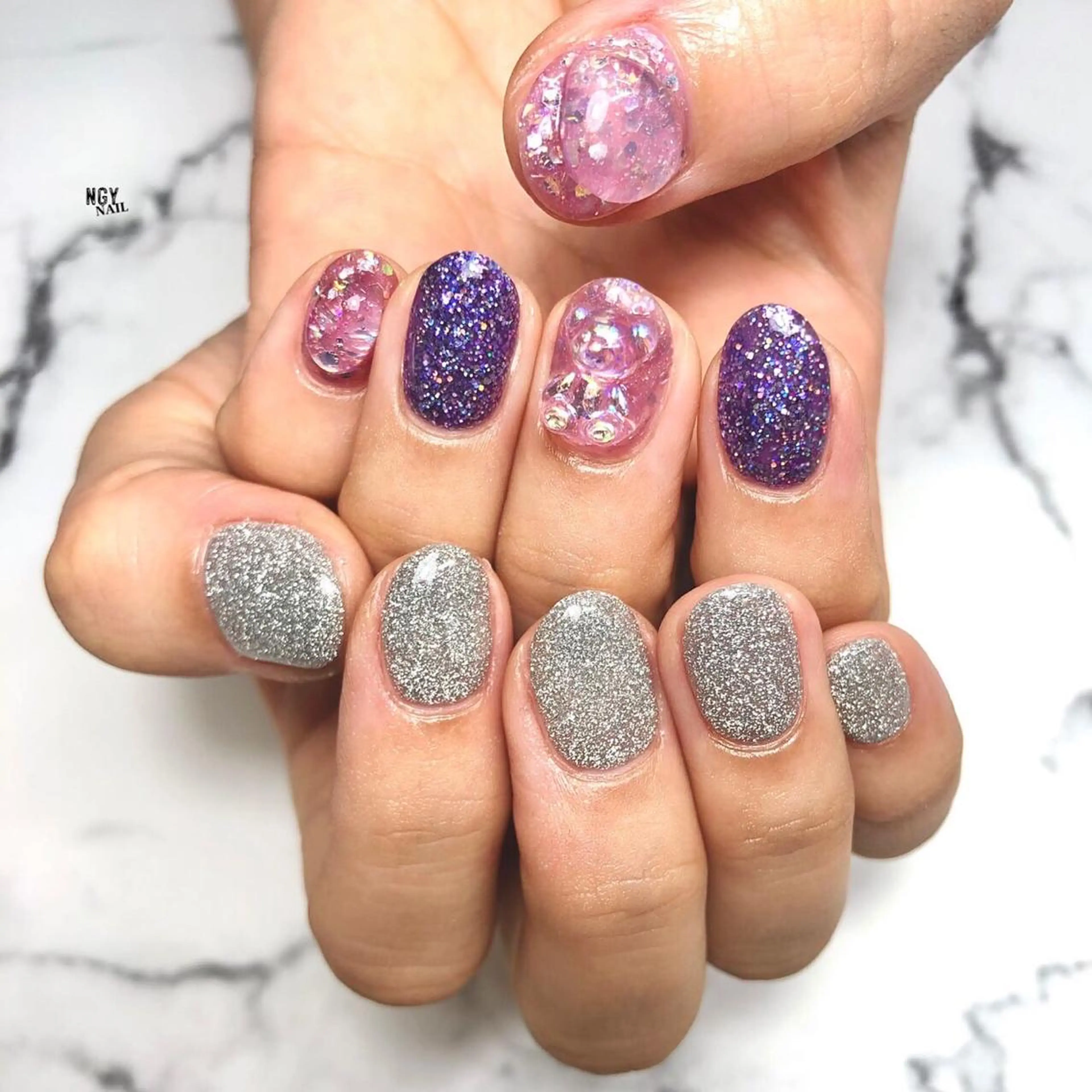 ネイル フラッシュネイル キラキラネイル 韓国ネイル ラメ(グリッター) 持ち込み ハンドネイル NAIL NOWのネイルデザイン