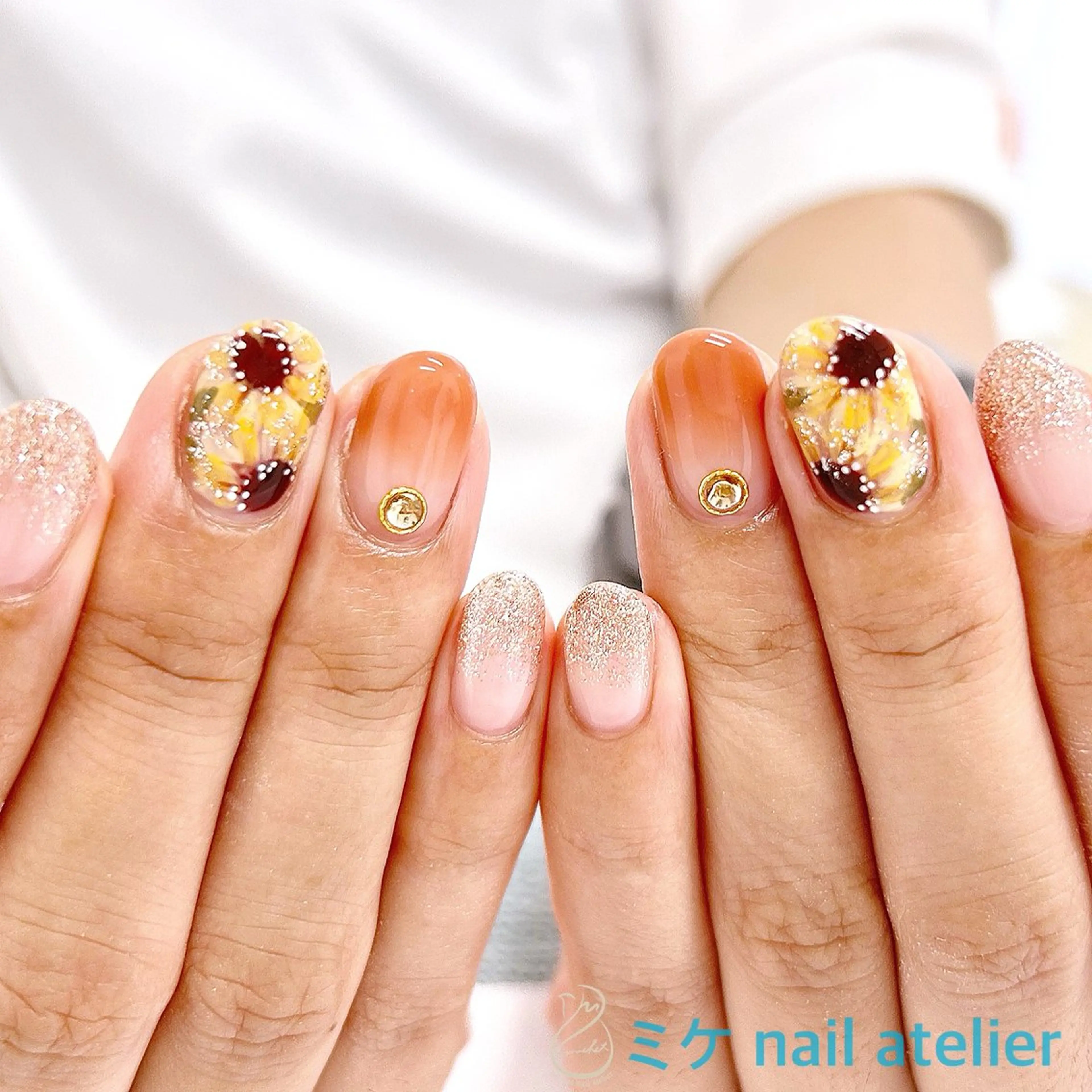 ネイル フラワーネイル ジェルネイル ゴールド グラデーション オレンジ ハンドネイル h. rikaのネイルデザイン