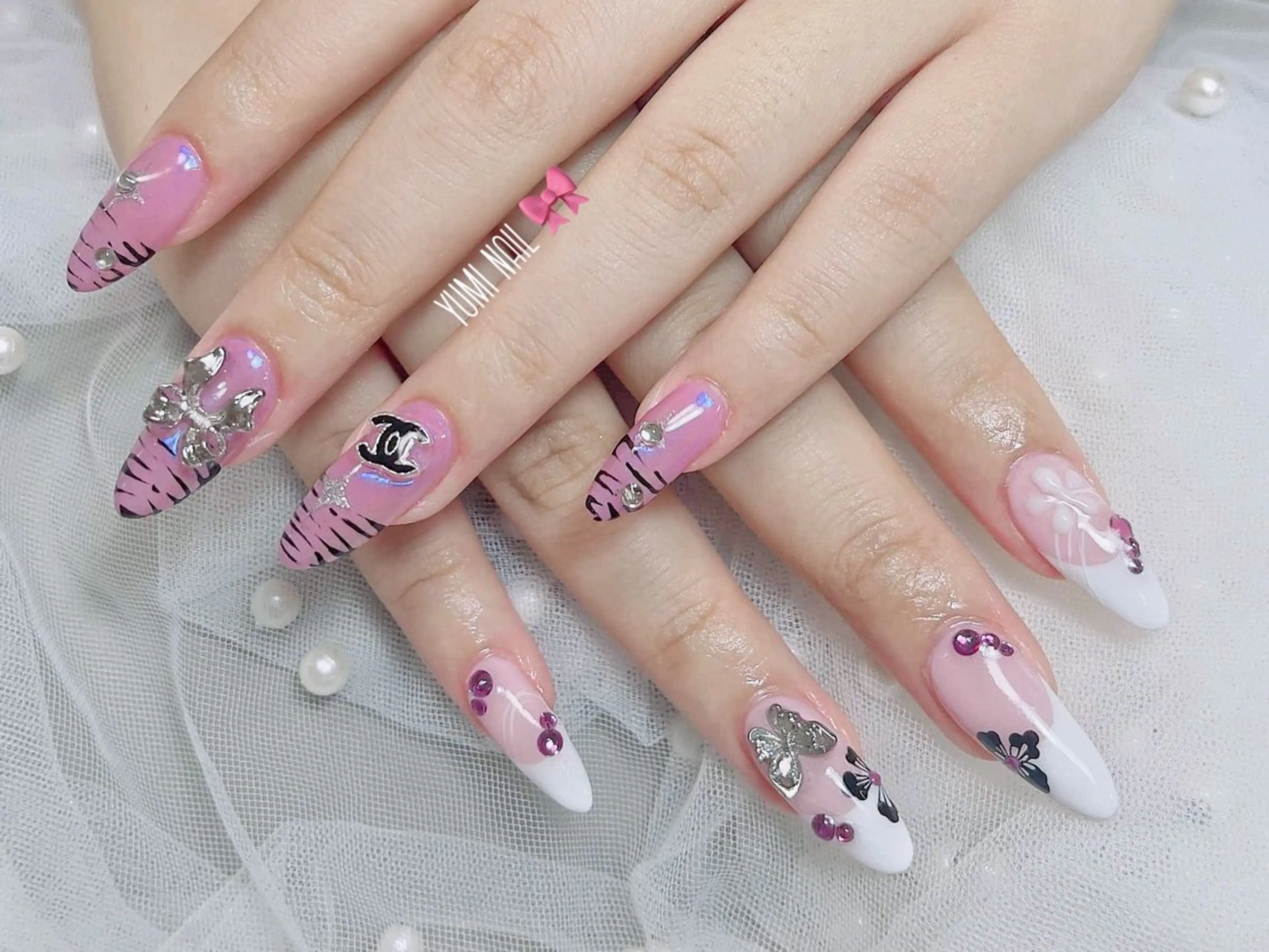 ネイル ハンドネイル 𝐲𝐮𝐦𝐢🎀 デザイン長さ出し専門のネイルデザイン
