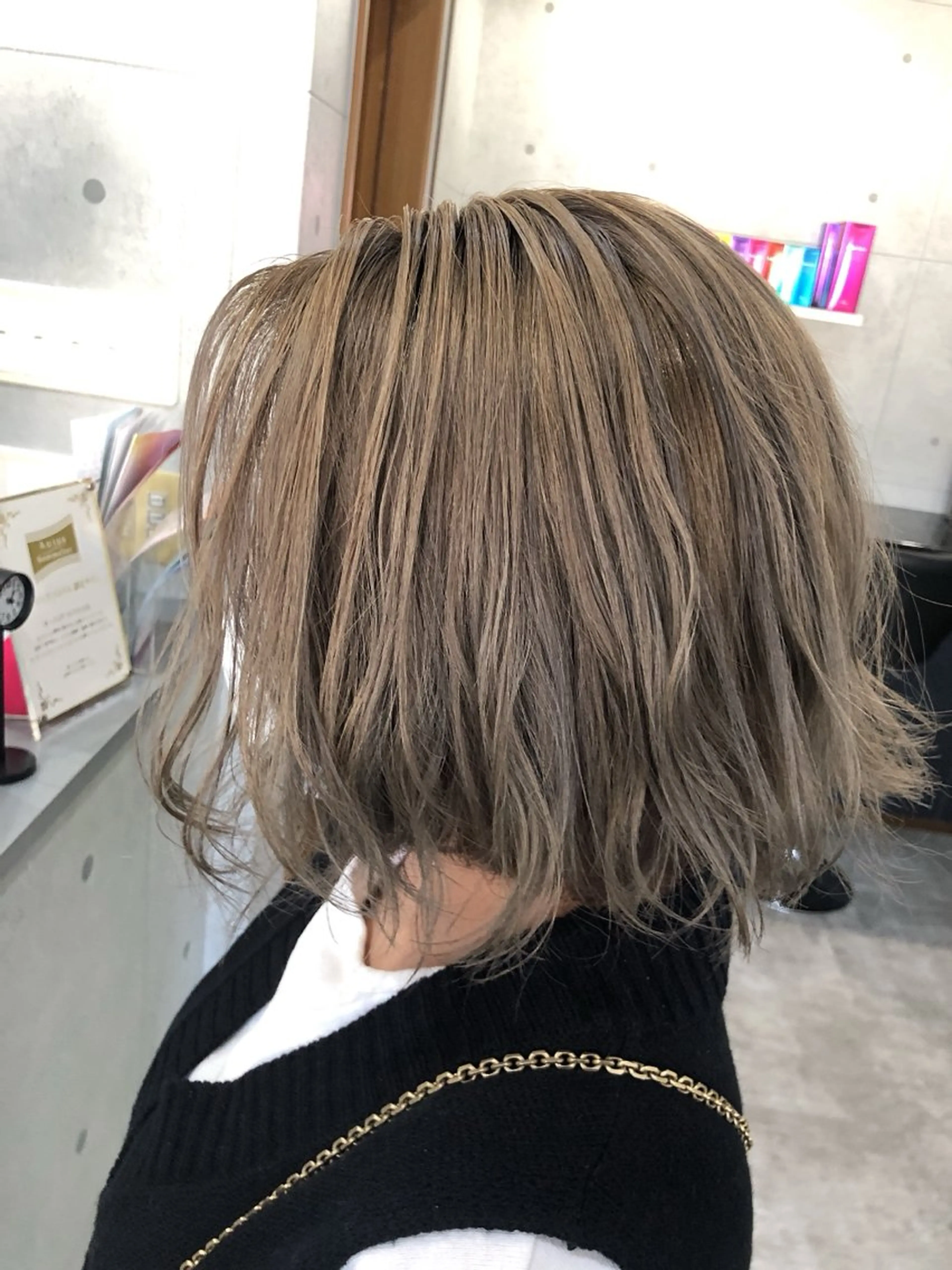 ミディアム ボブ くびれヘア くせ毛 髪質改善 切りっぱなしロブ カット ヘアカラー REVE所属・REVE 【外国人風カラー】のヘアスタイル