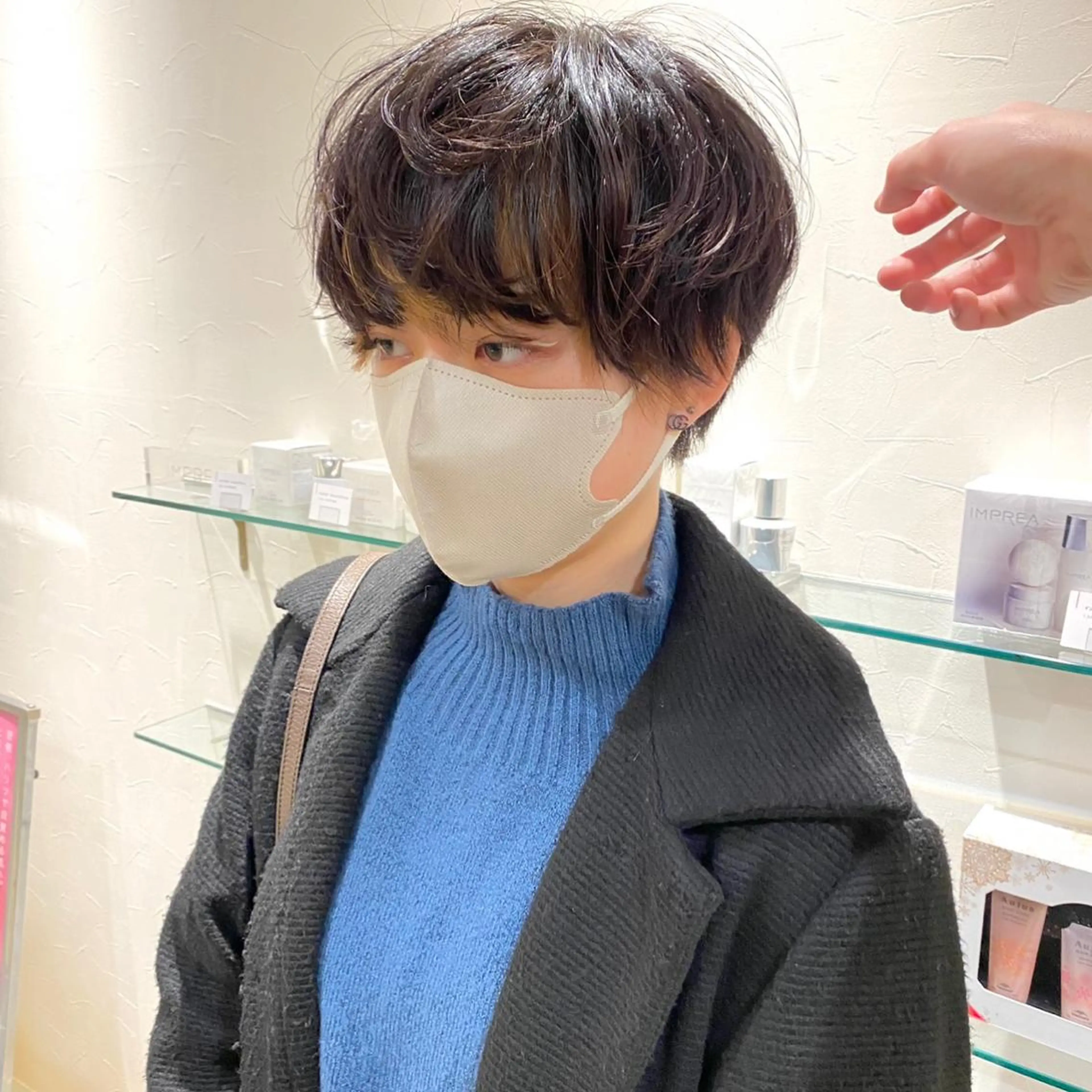 ショート カラー ハンサムショート ブリーチ グレージュ ハイライトカラー シルバー ✨BASSA 【高田馬場】✨のヘアスタイル