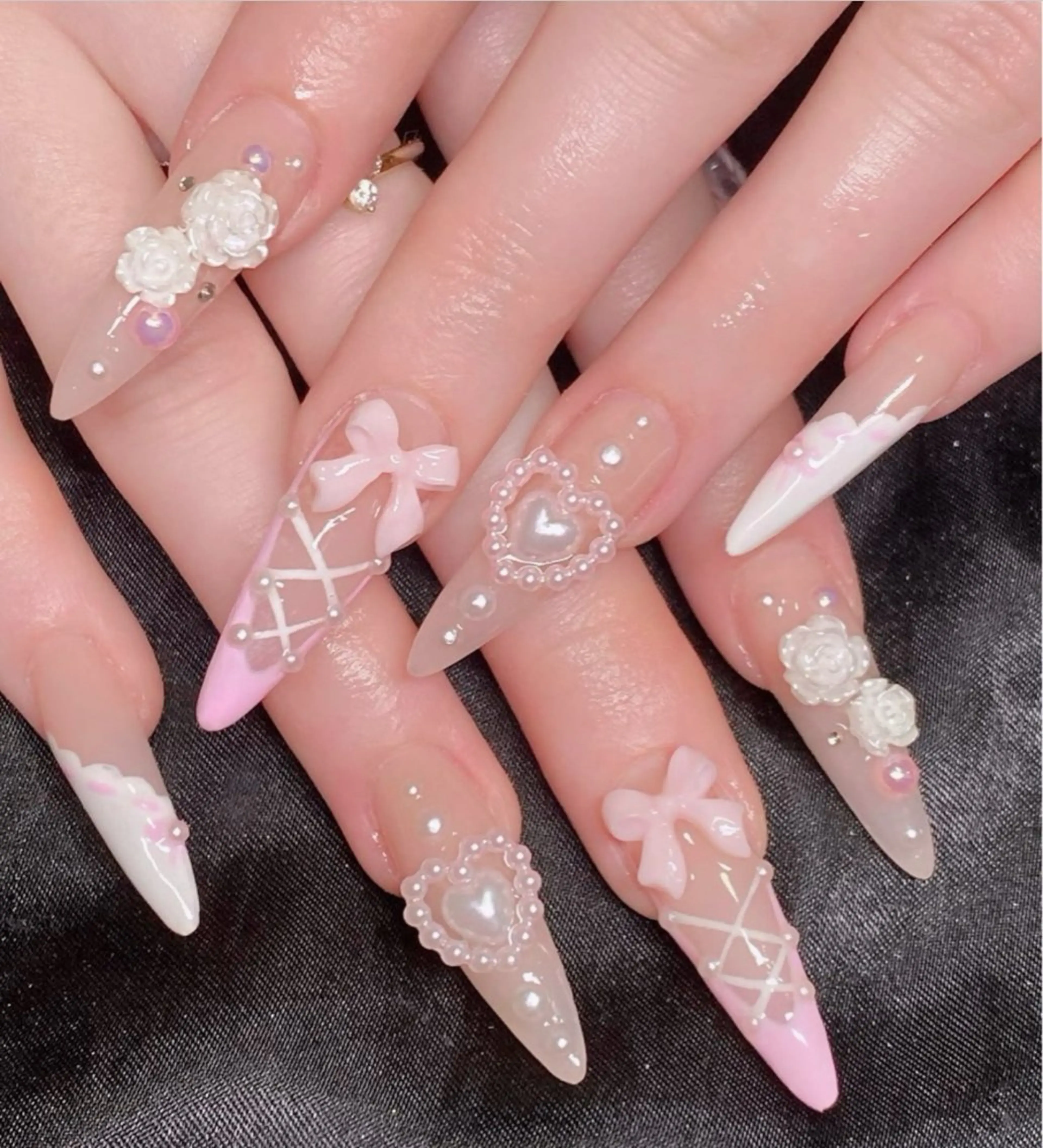 ネイル オーロラネイル フレンチネイル ジェルネイル ハロウィン キラキラネイル ハンドネイル H.baby Nail Salon所属・H.baby Nail Salonのネイルデザイン