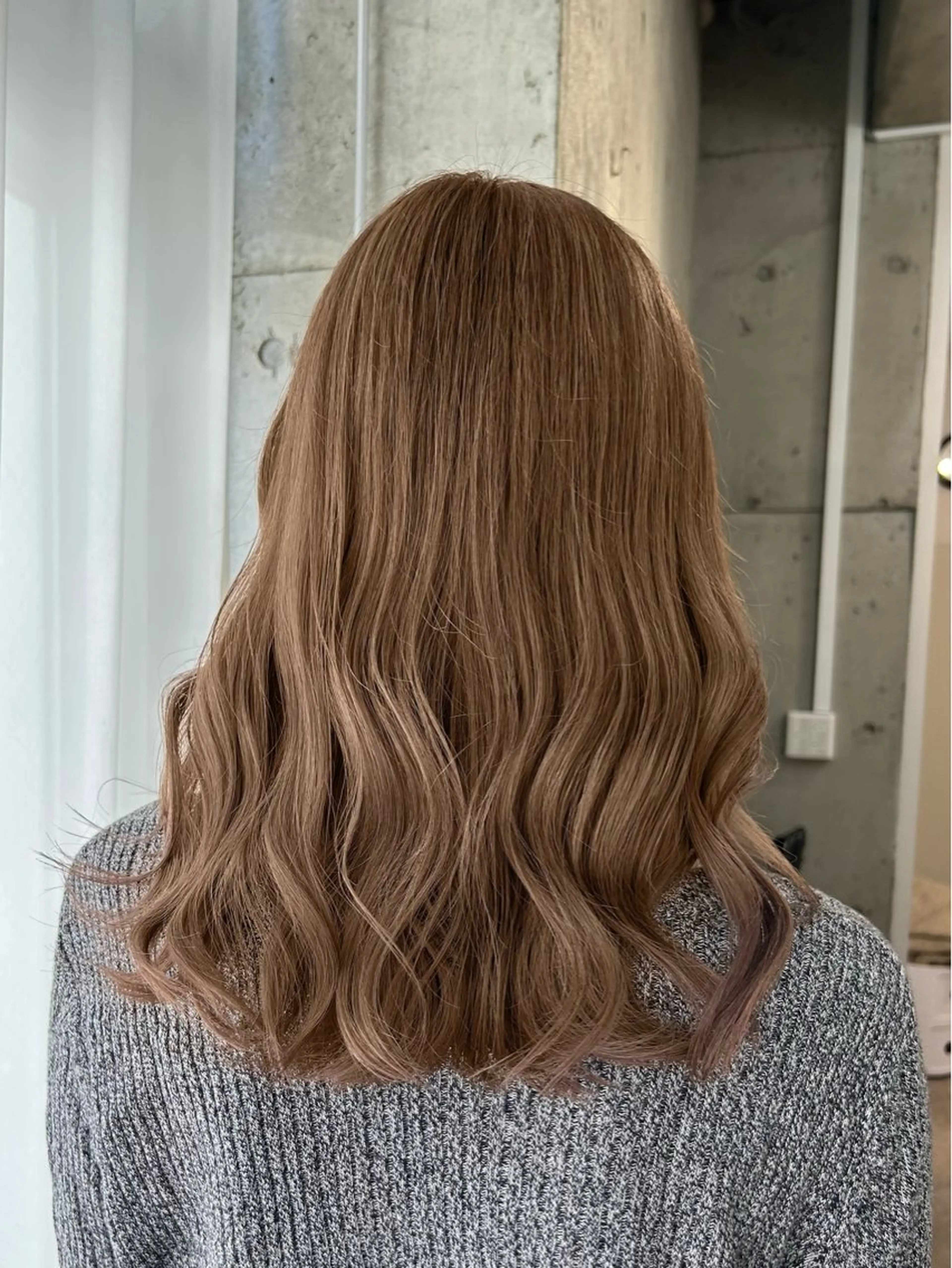 ミディアム カラー ベージュカラー ミルクティーベージュ [lani ] konatsuのヘアスタイル