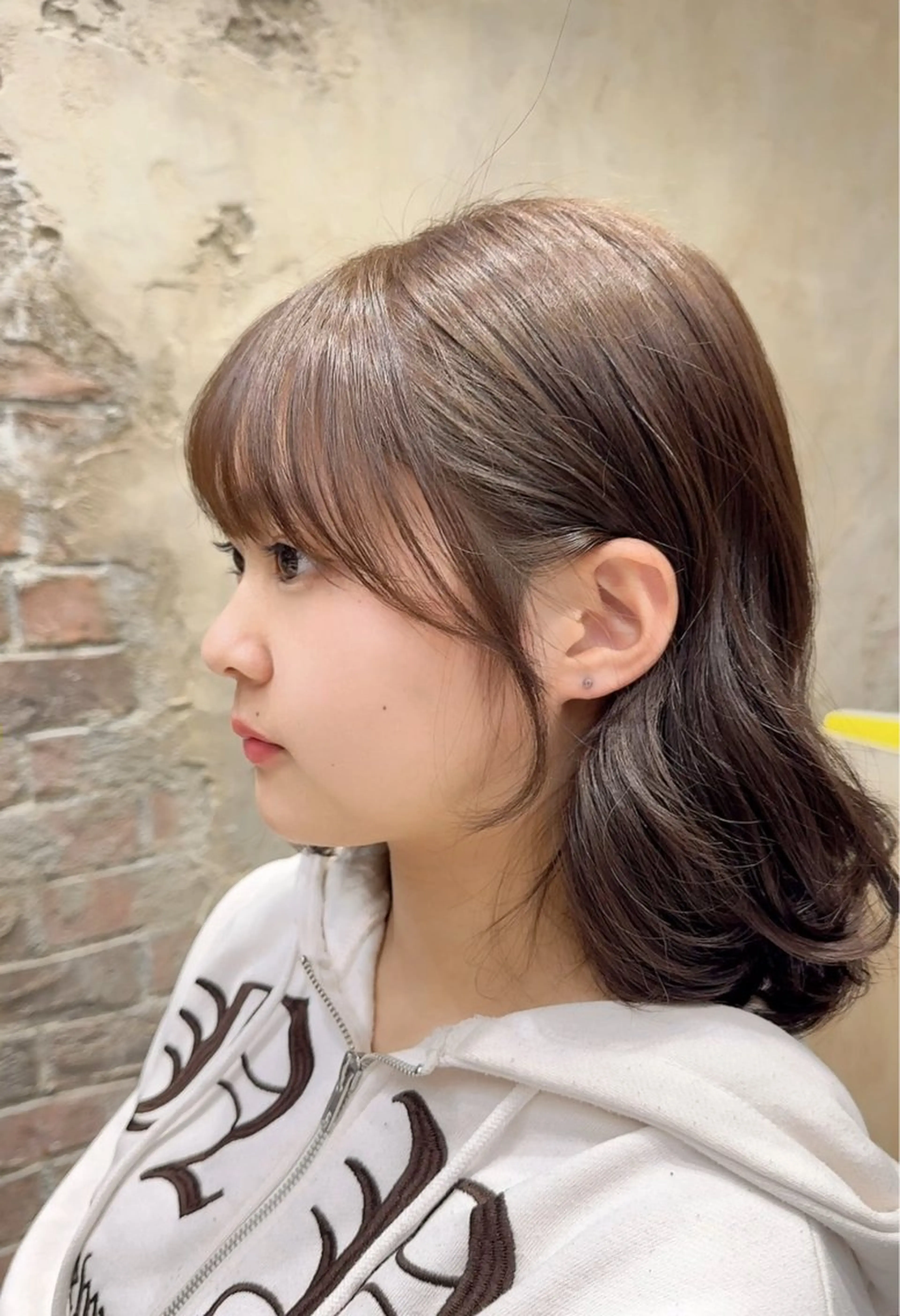 ミディアム カット ヘアカラー トリートメント 新宿/レイヤー 顔周りカット溝手優太のヘアスタイル