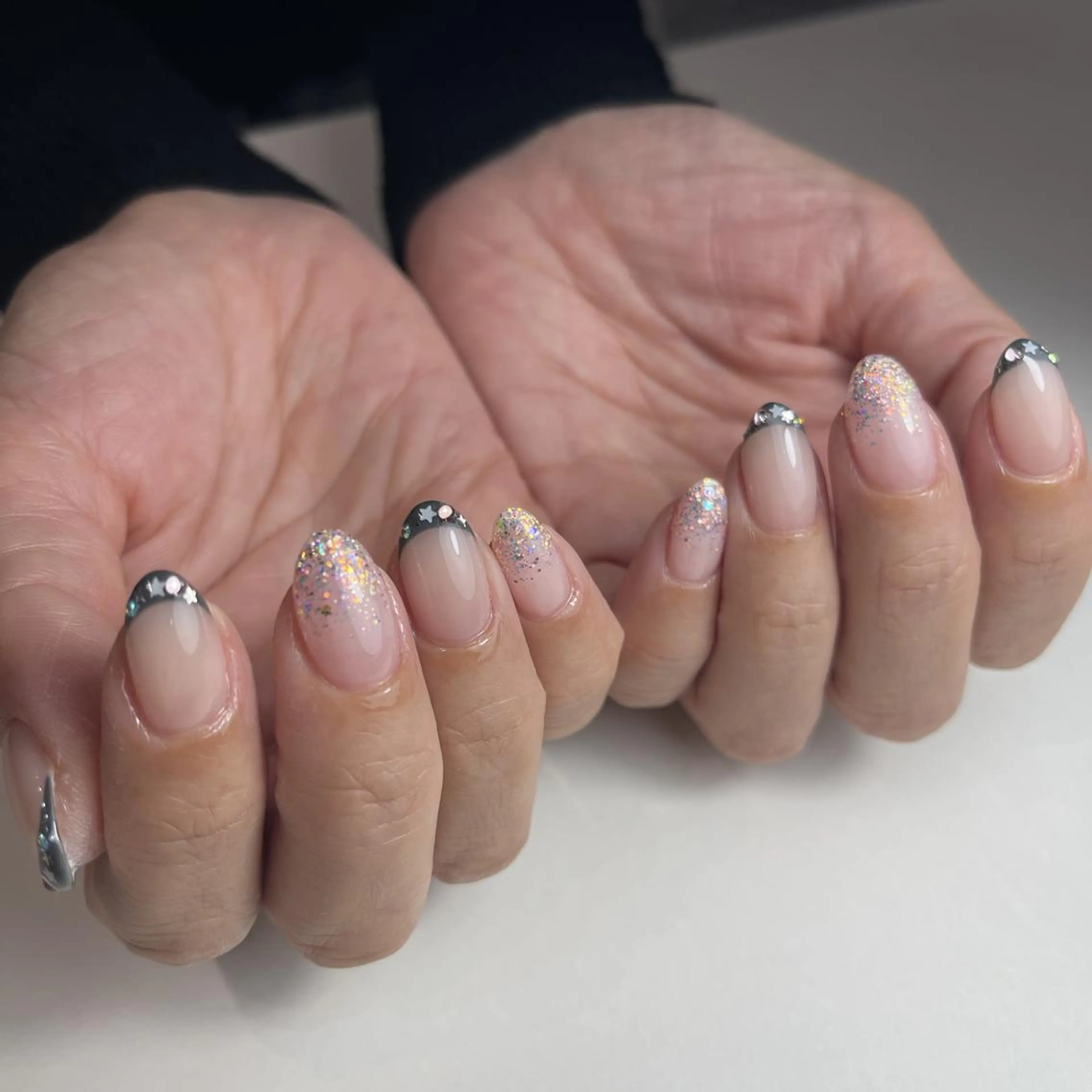 ミディアム ハンドネイル アリアグレイス ネイルサロンのネイルデザイン