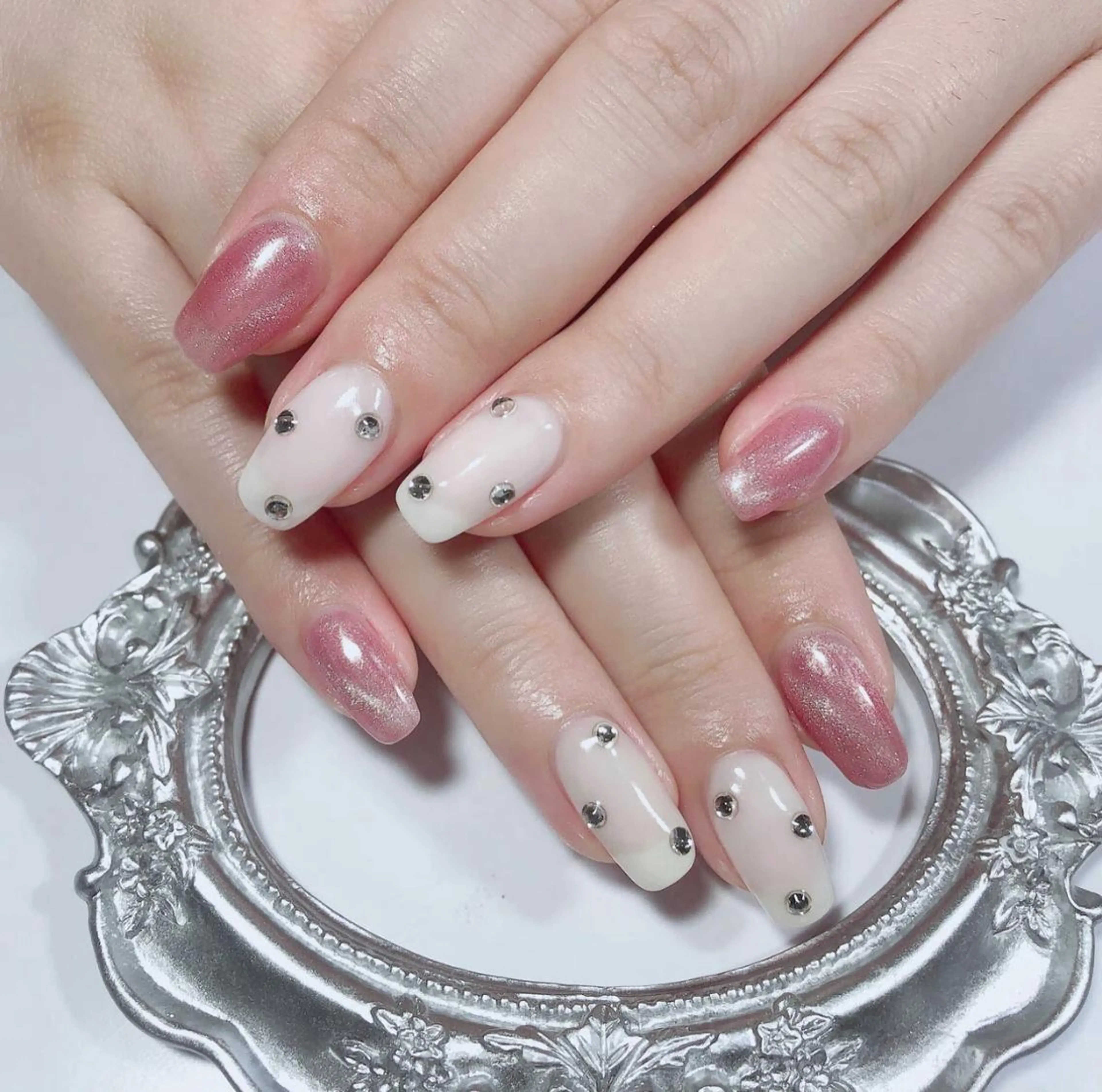ネイル ワンカラーネイル シンプルネイル ストーンネイル ハンドネイル 🦋Kiyomi. 🦋のネイルデザイン