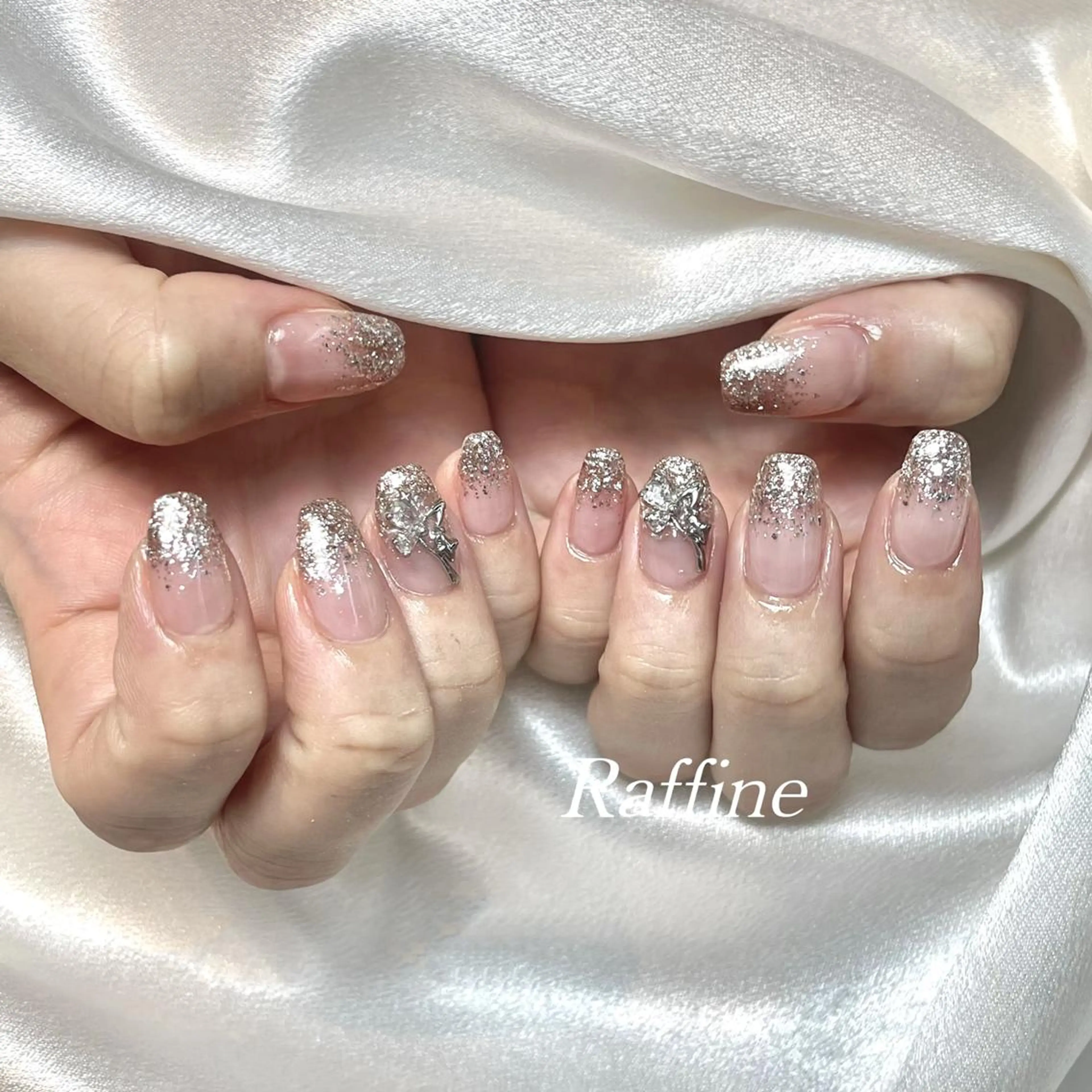 ネイル ハンドネイル RAFFINE 月🦋🩵のネイルデザイン