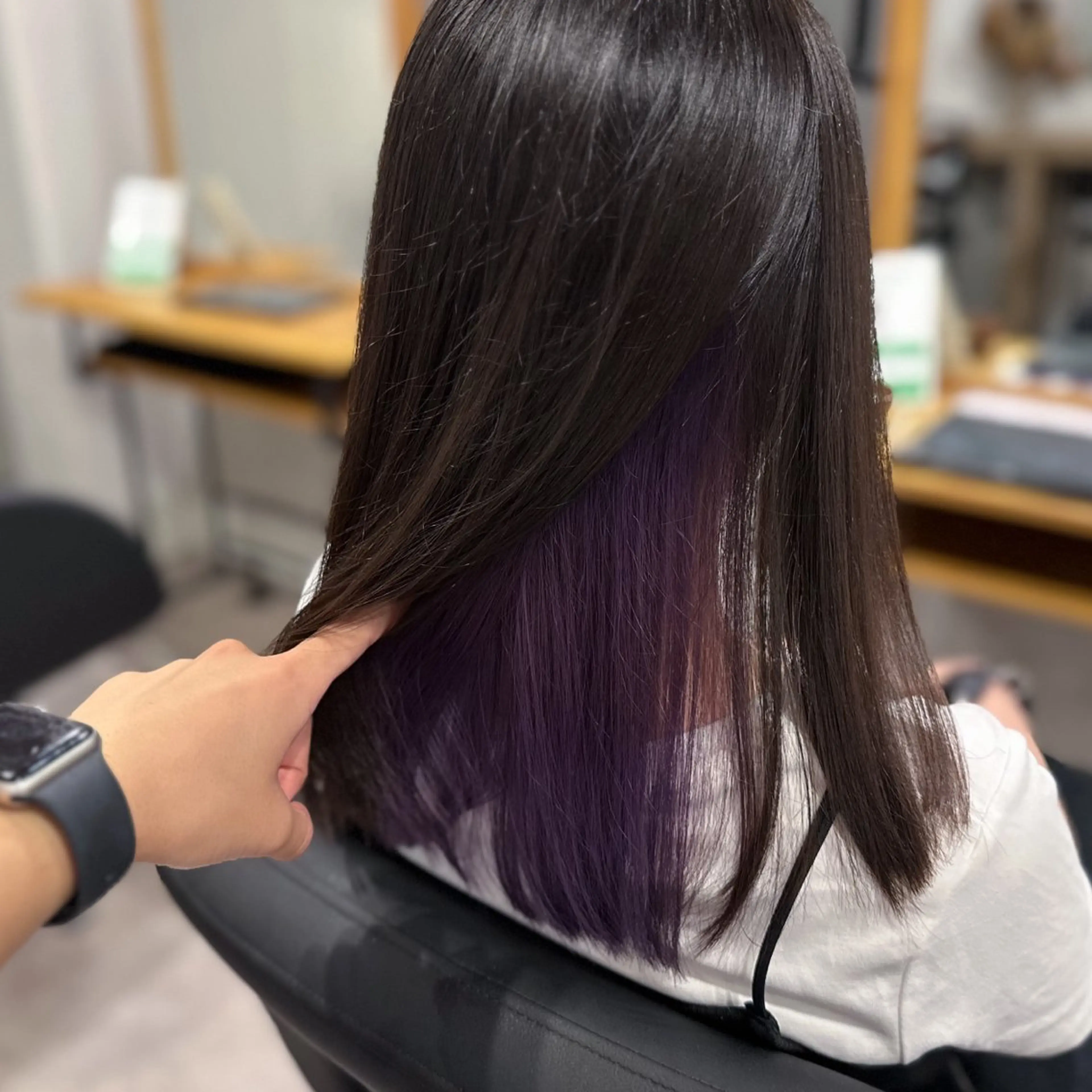 セミロング カラー パープルカラー affect 上大岡所属・《ブリーチカラー / 縮毛矯正》坂本爽のヘアスタイル