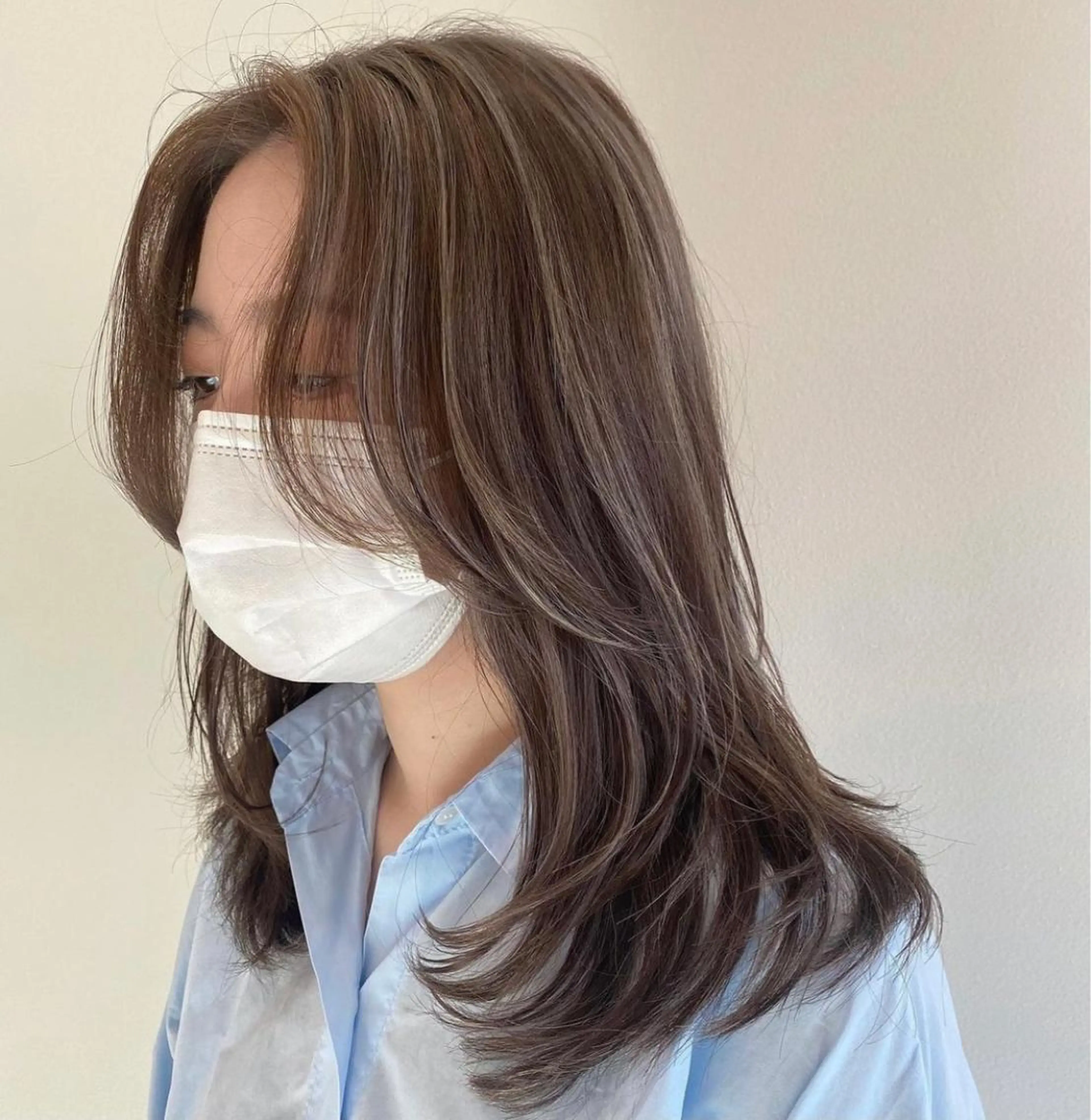 ミディアム カラー アッシュ ベージュカラー ブリーチ 透明感カラー カット ヘアカラー トリートメント 鈴木 一貴のヘアスタイル