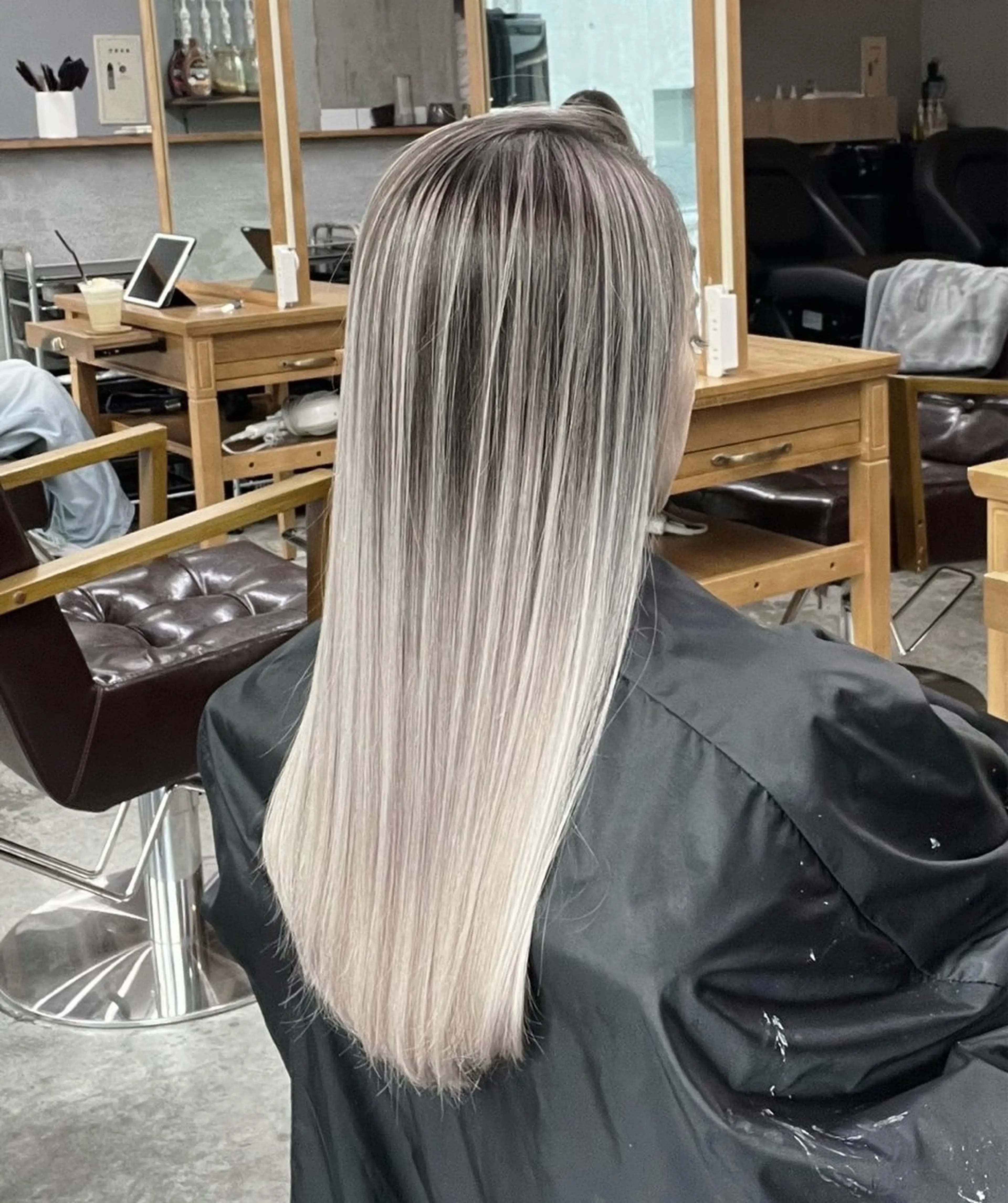 ロング カラー バレイヤージュ シルバー ホワイトシルバー レイヤーカット ヘアカラー トリートメント ROBIN所属・指名数No.1 /NAOYAのヘアスタイル