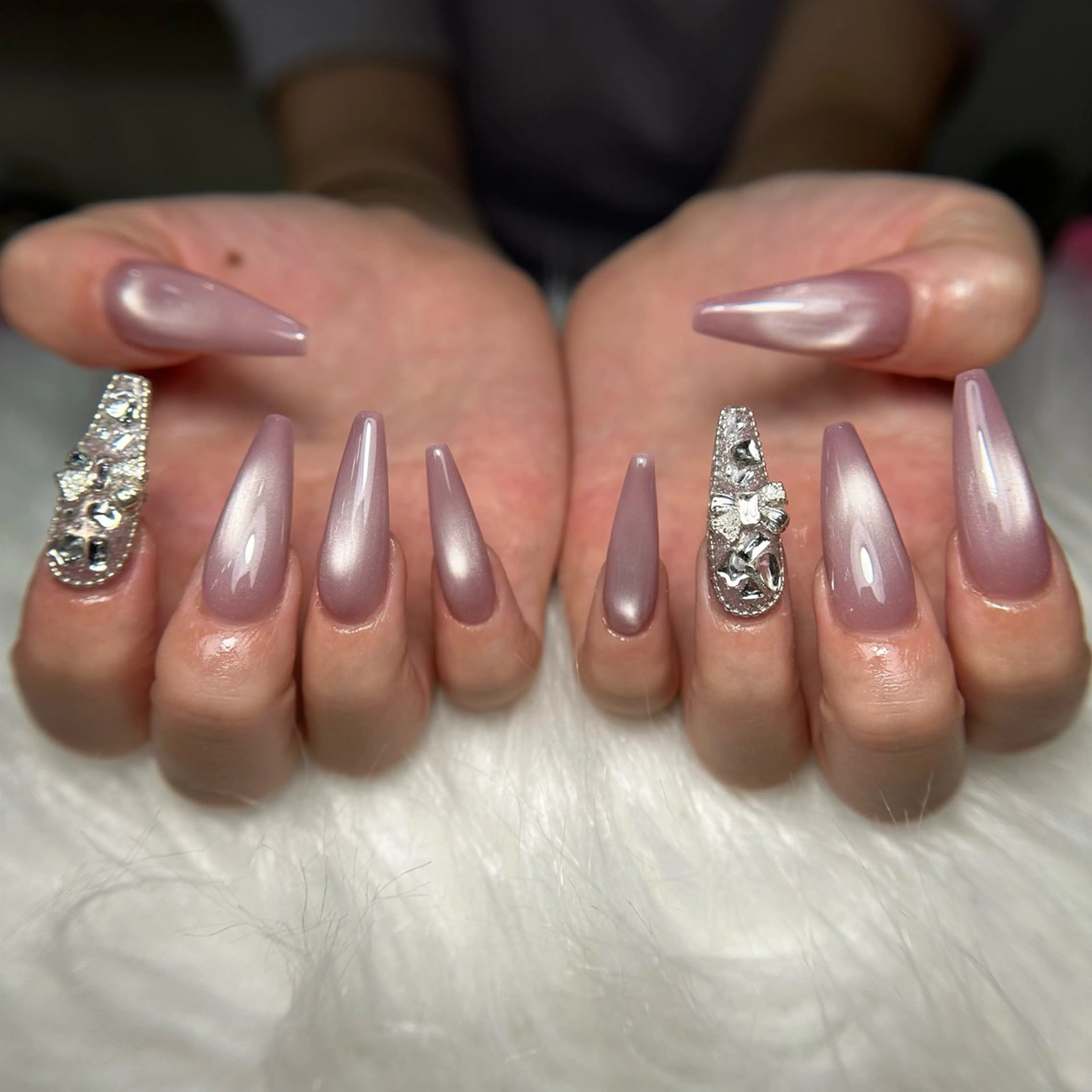 ネイル オーロラネイル フットネイル フレンチネイル ジェルネイル ガラスフレンチ ハンドネイル Michi_Nails_Salon所属・Michi Nail Staffのネイルデザイン