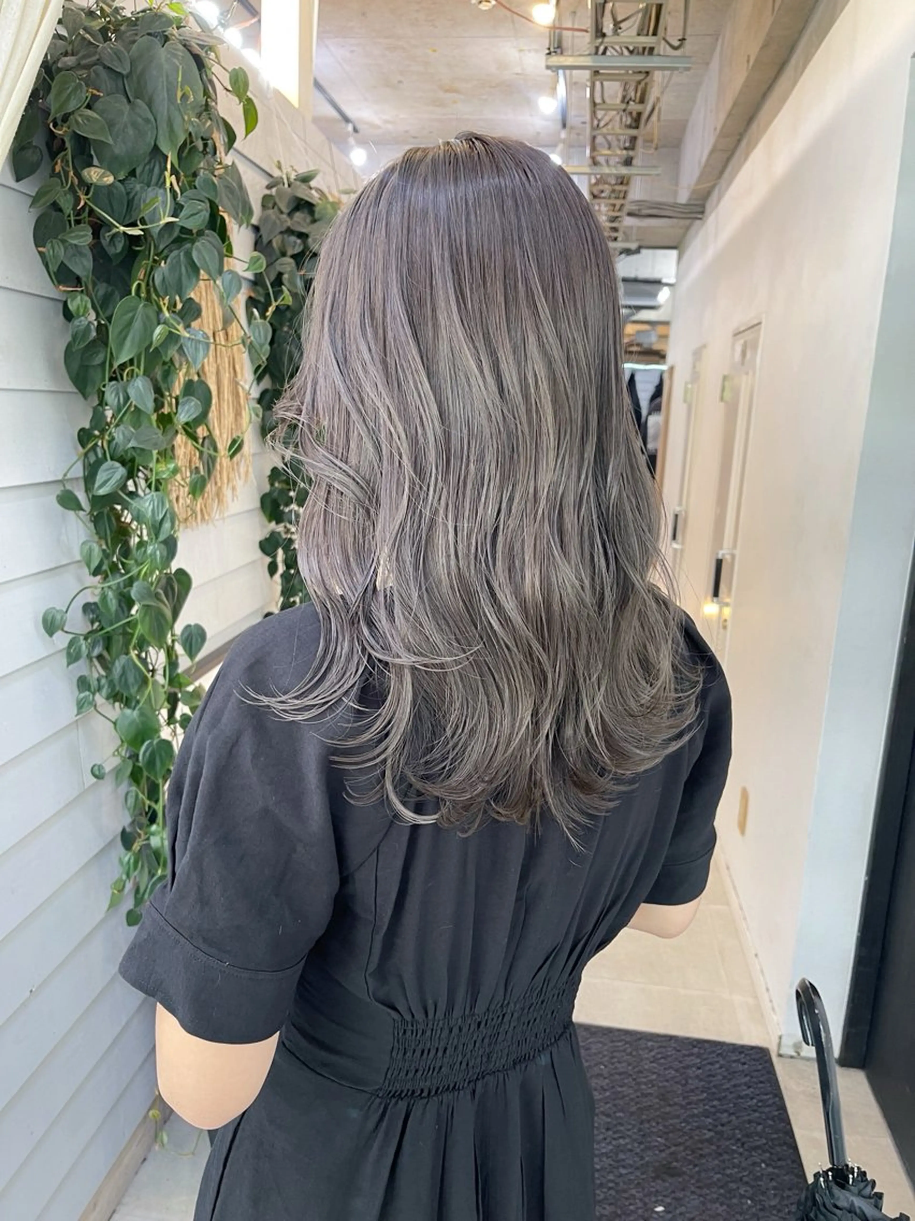 ミディアム カラー グレージュ ヘアカラー トリートメント AiM 大名のヘアスタイル