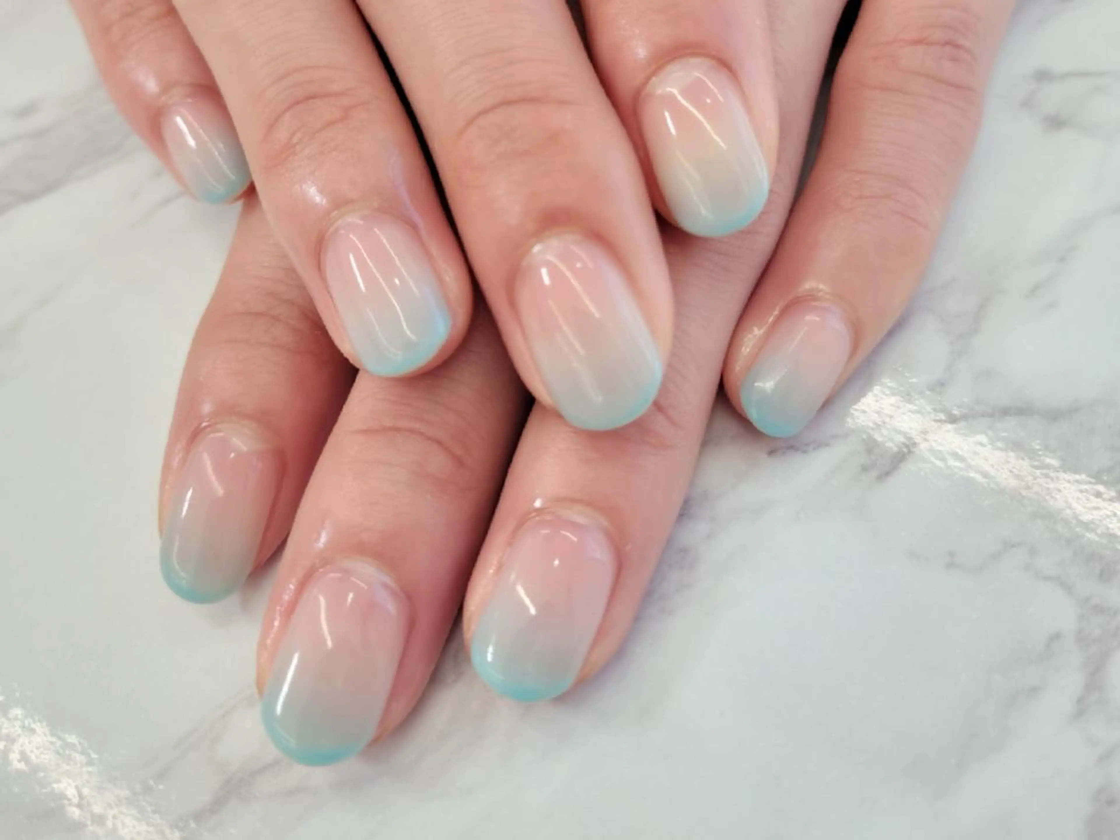 ネイル ブルー ジェルネイル グラデーション パラジェル 春ネイル ハンドネイル ハンドケア WHITELY みどりのネイルデザイン