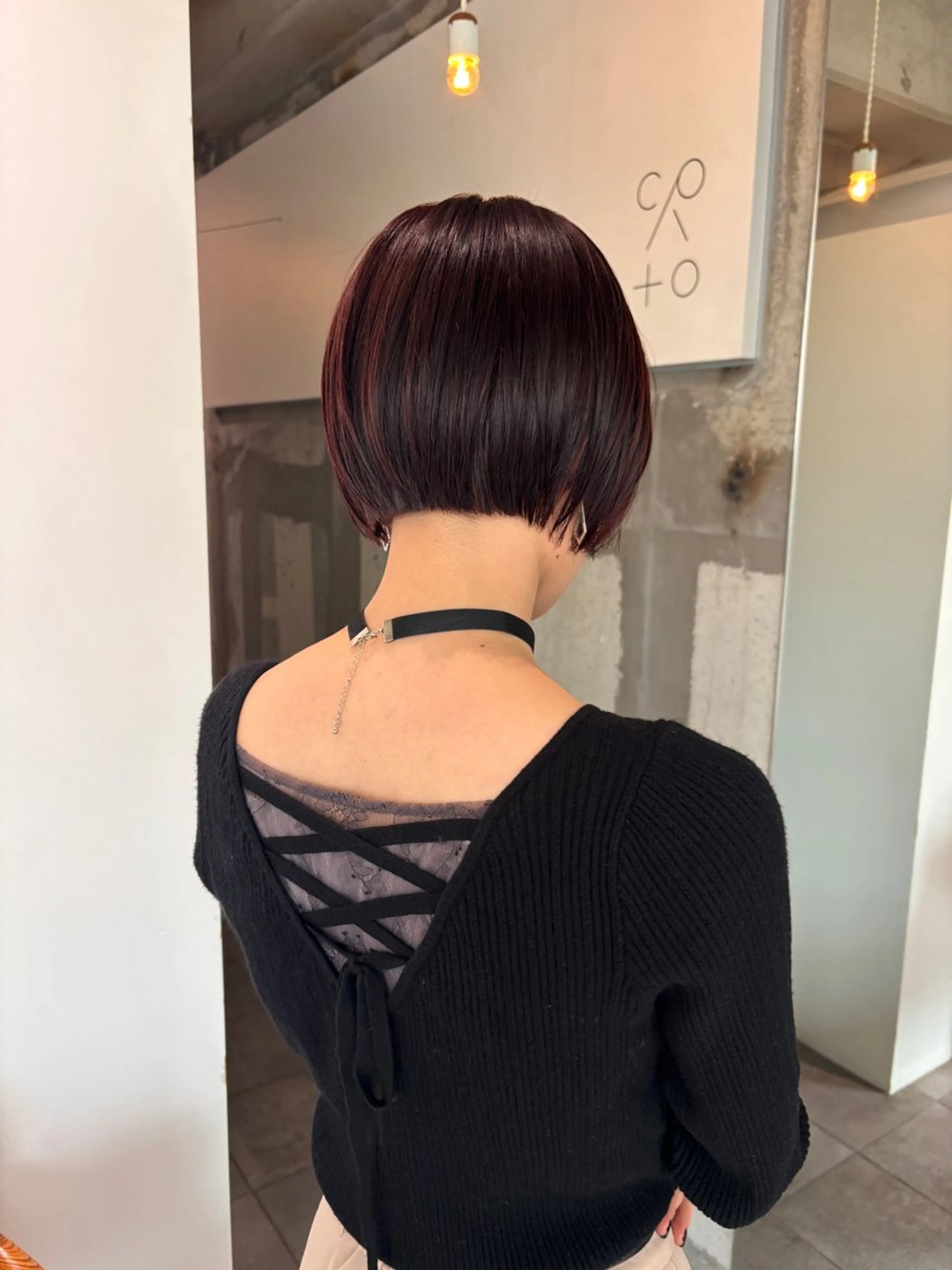 ショート レッドブラウン ボブ mirai/ブリーチ ダブルカラーのヘアスタイル