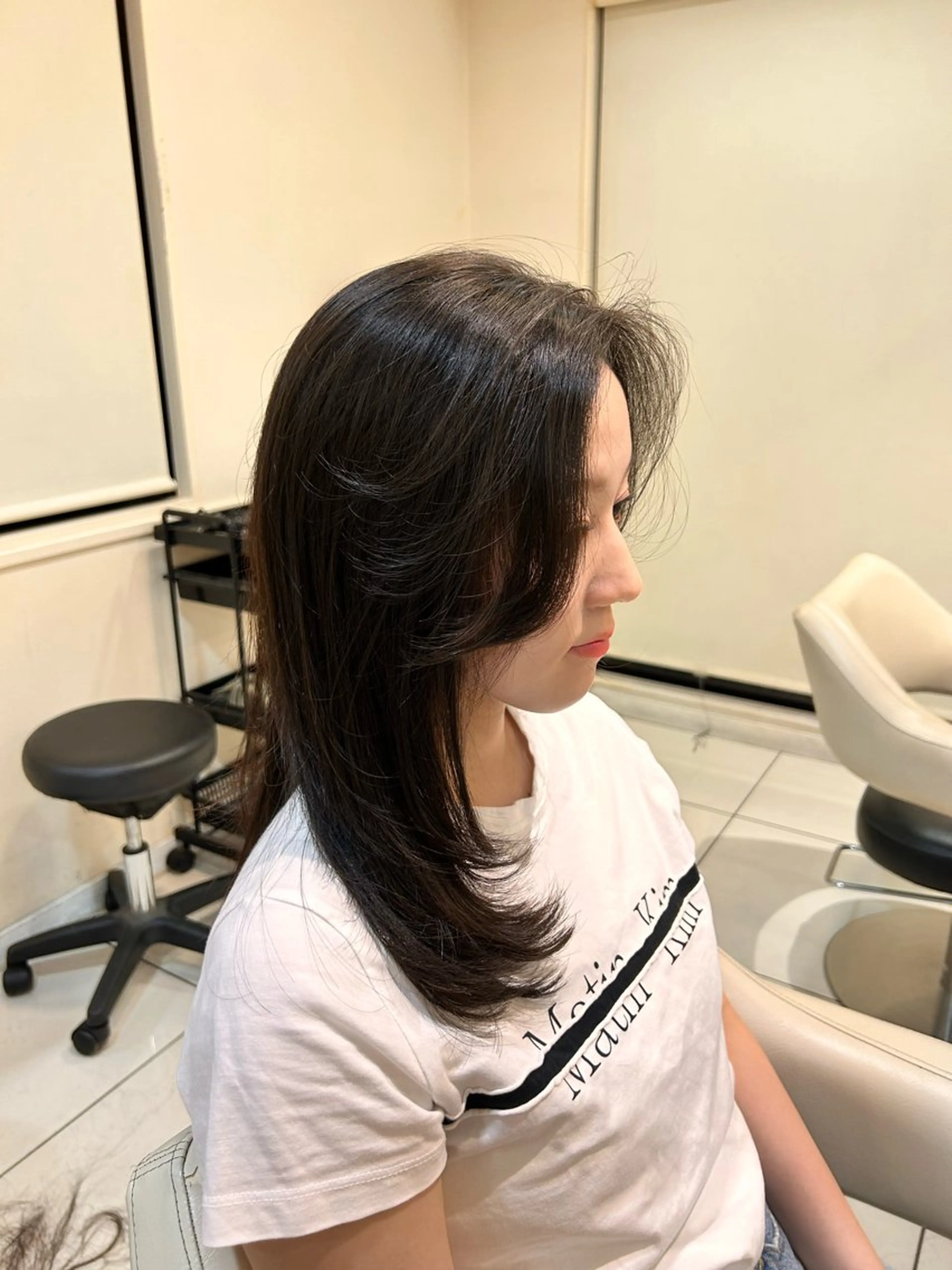 セミロング レイヤーカット AONE🌺 海外ヘアのヘアスタイル