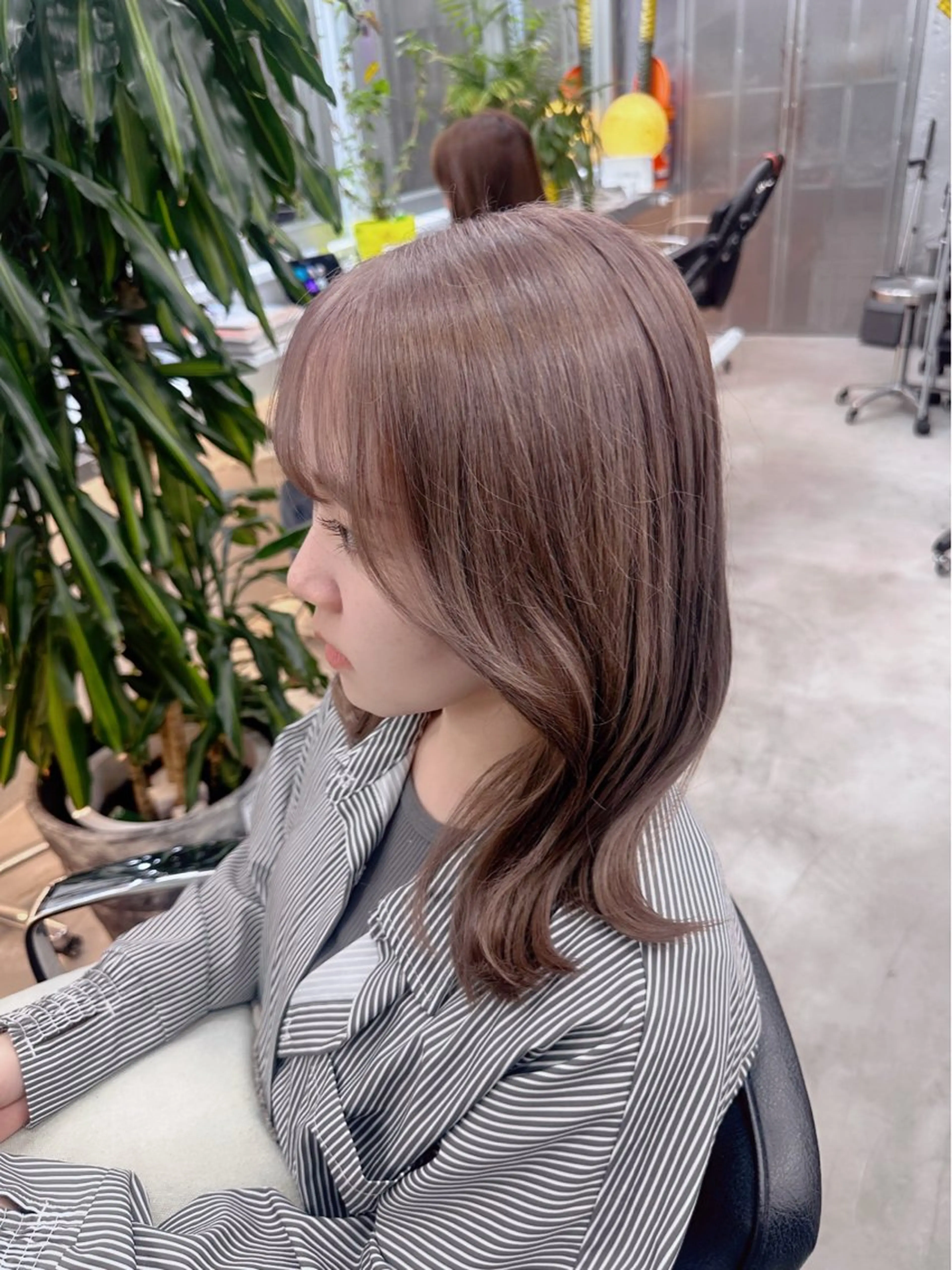 ミディアム カラー ヘアカラー トリートメント 岡野 静華のヘアスタイル