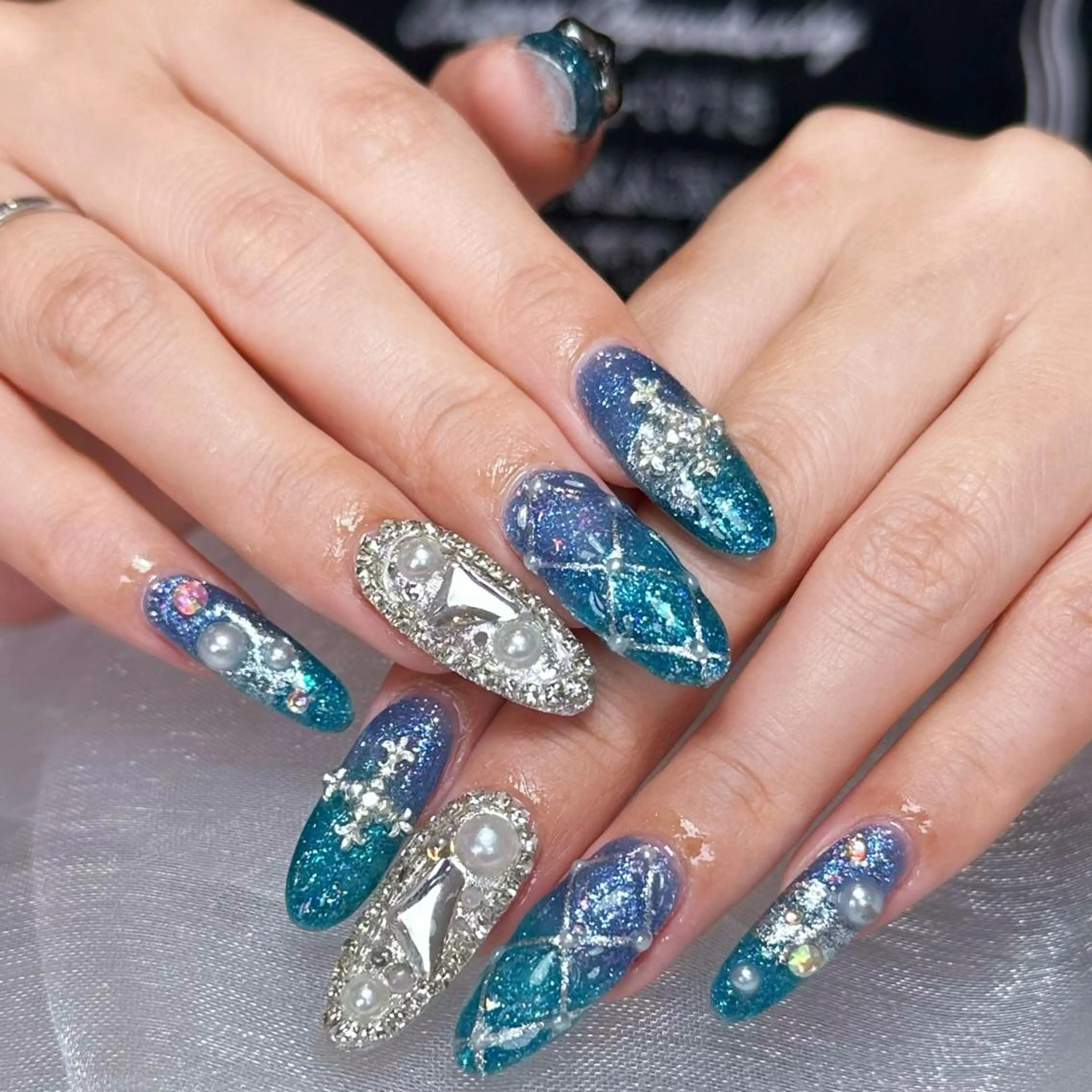 ネイル アートネイル オーロラネイル ガーリー キラキラネイル マグネットネイル ハンドネイル YOYO 💅のネイルデザイン