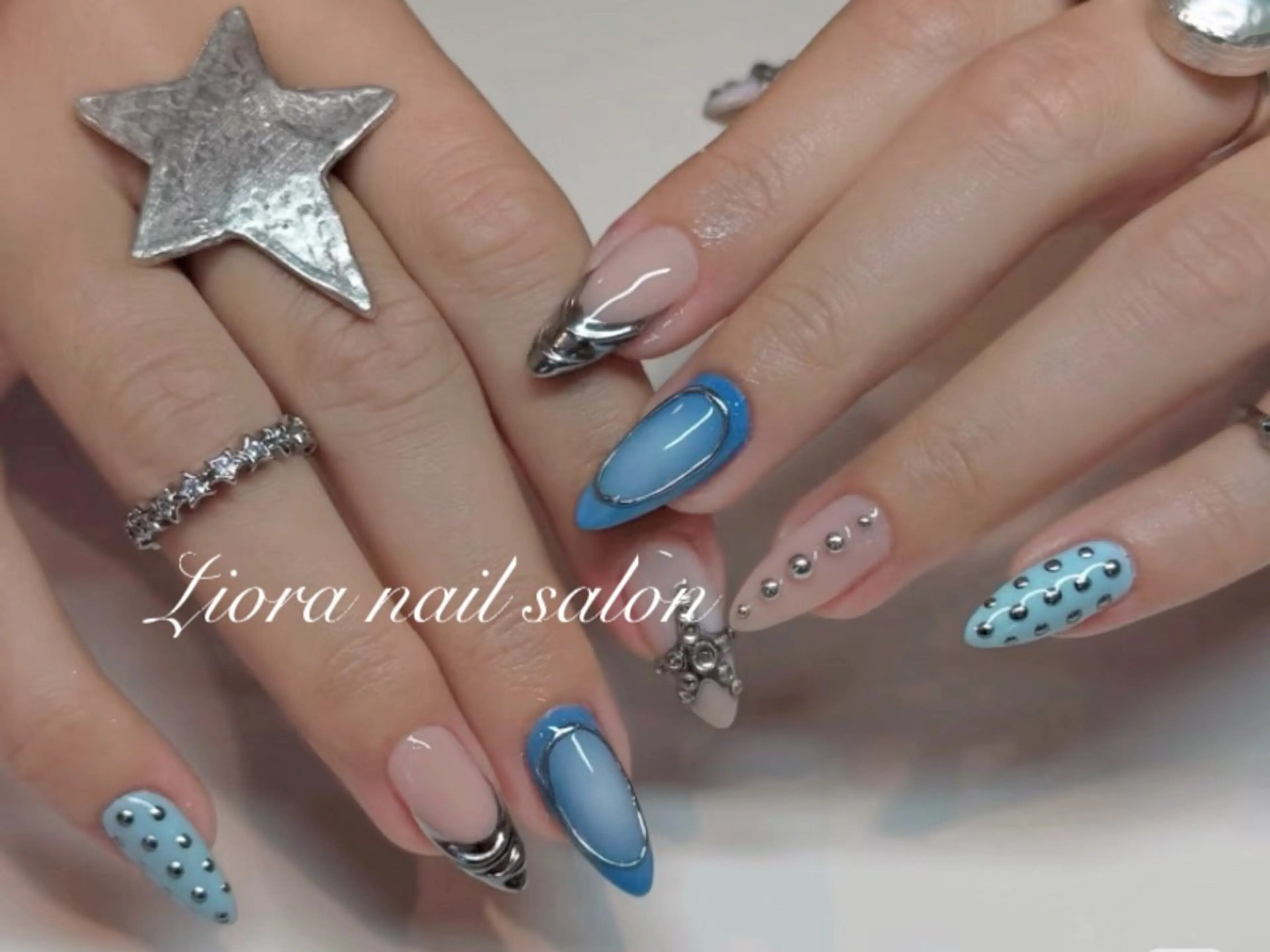 ネイル フレンチネイル ジェルネイル ガーリー グラデーション キラキラネイル ハンドネイル Liora ネイルサロン所属・Liora nail salonのネイルデザイン